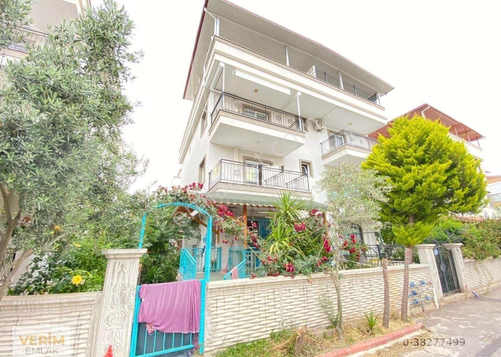Ürkmez Merkez'de Plaja 300m Mesafede Kullanışlı Satılık 2+1 Daire