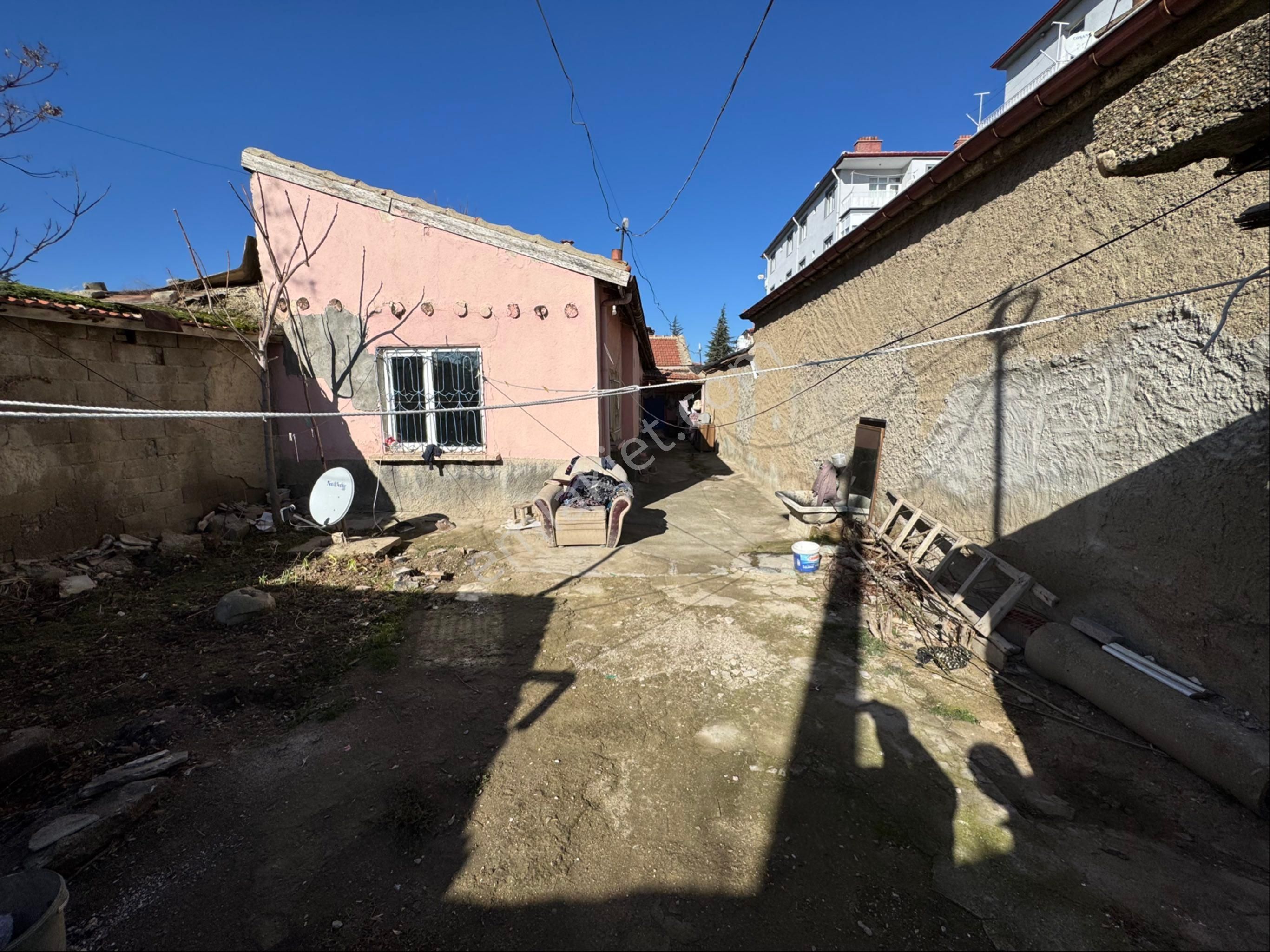 A-k Emlaktan İstasyonda Toplam 185 M2 Alanı Olan Müstakil Daire