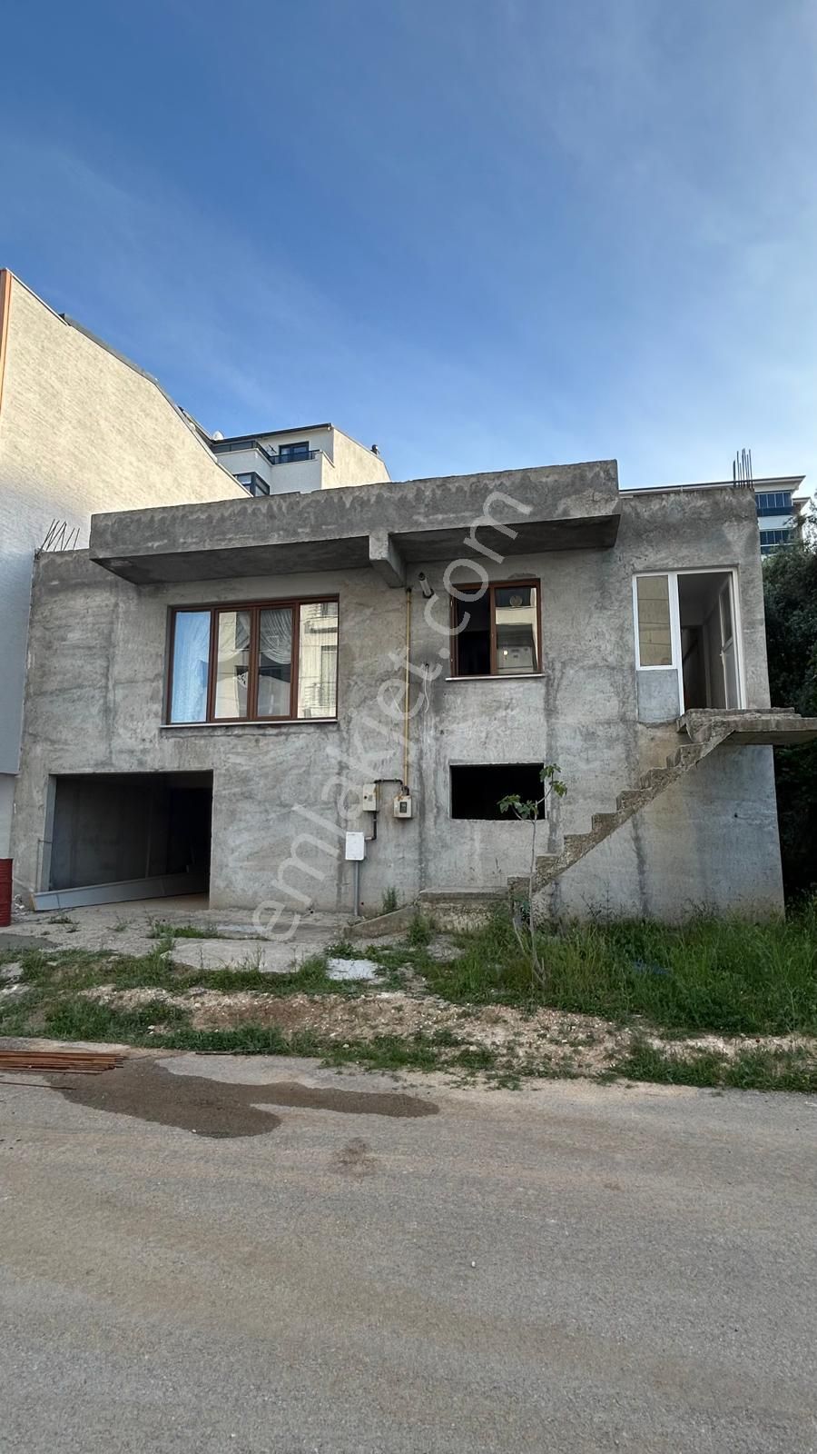 Yunuseli'de Satılık Müstekil 3+1 Ev Ve Arsası
