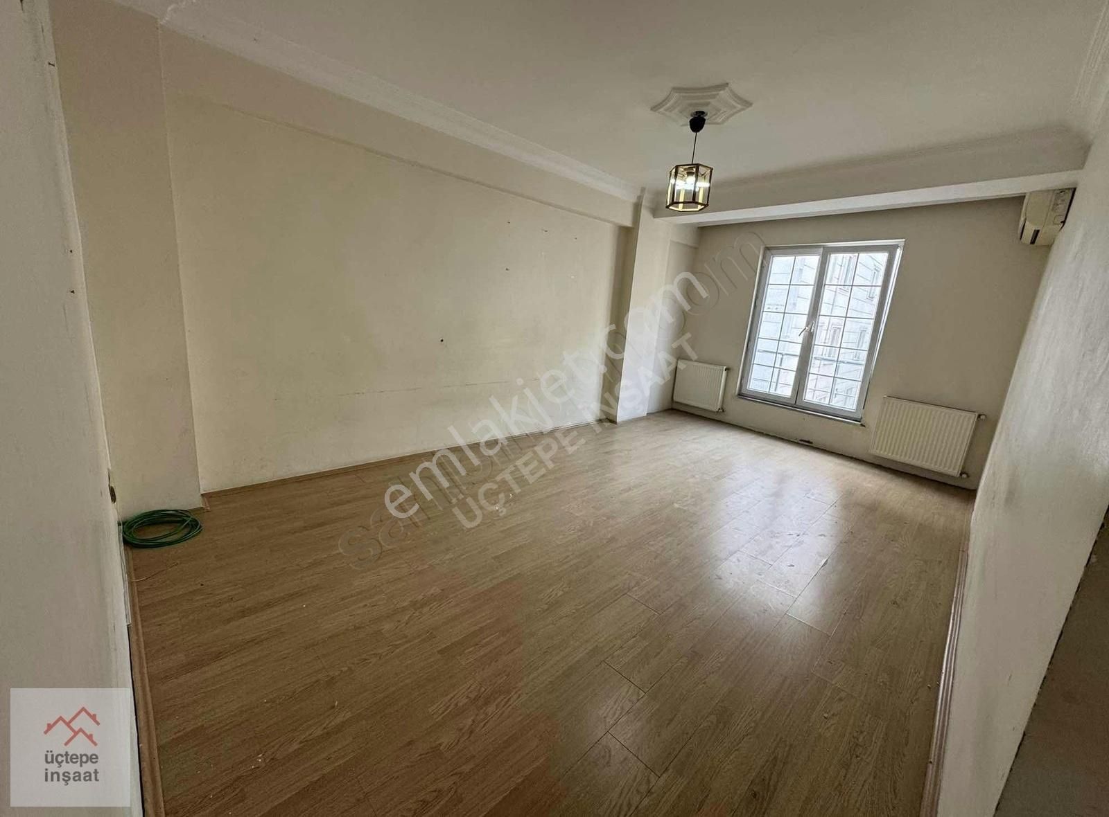 Osmangazi Mah'da Caddeüstünde 2+1 Ara Kat 95 M² Balkonlu-klimalı