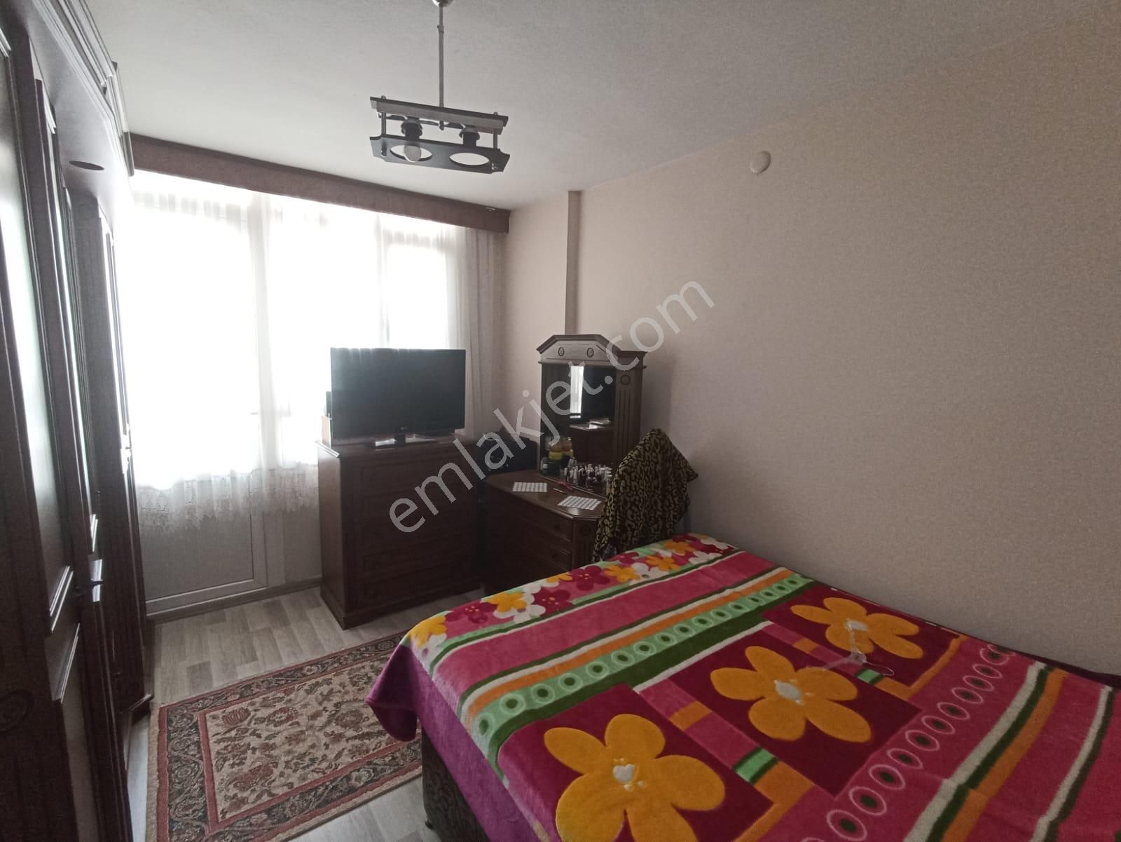 Adana Koleji Kavşağında Bulvar Üzerinde 3+1 Kapalı Mutfaklı Temiz Daire - Görsel 3