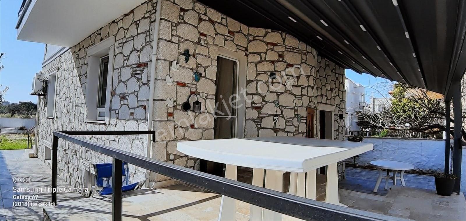 Çandarlı Olgu Sitesinde Komple Yenilenmiş Eşyalı Villa - Görsel 15