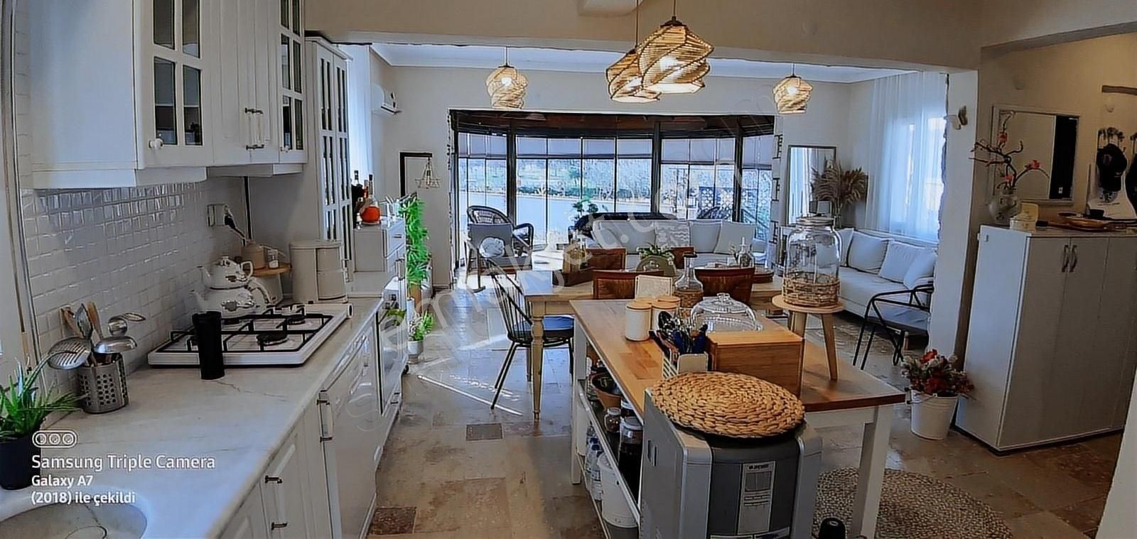 Çandarlı Olgu Sitesinde Komple Yenilenmiş Eşyalı Villa - Görsel 17