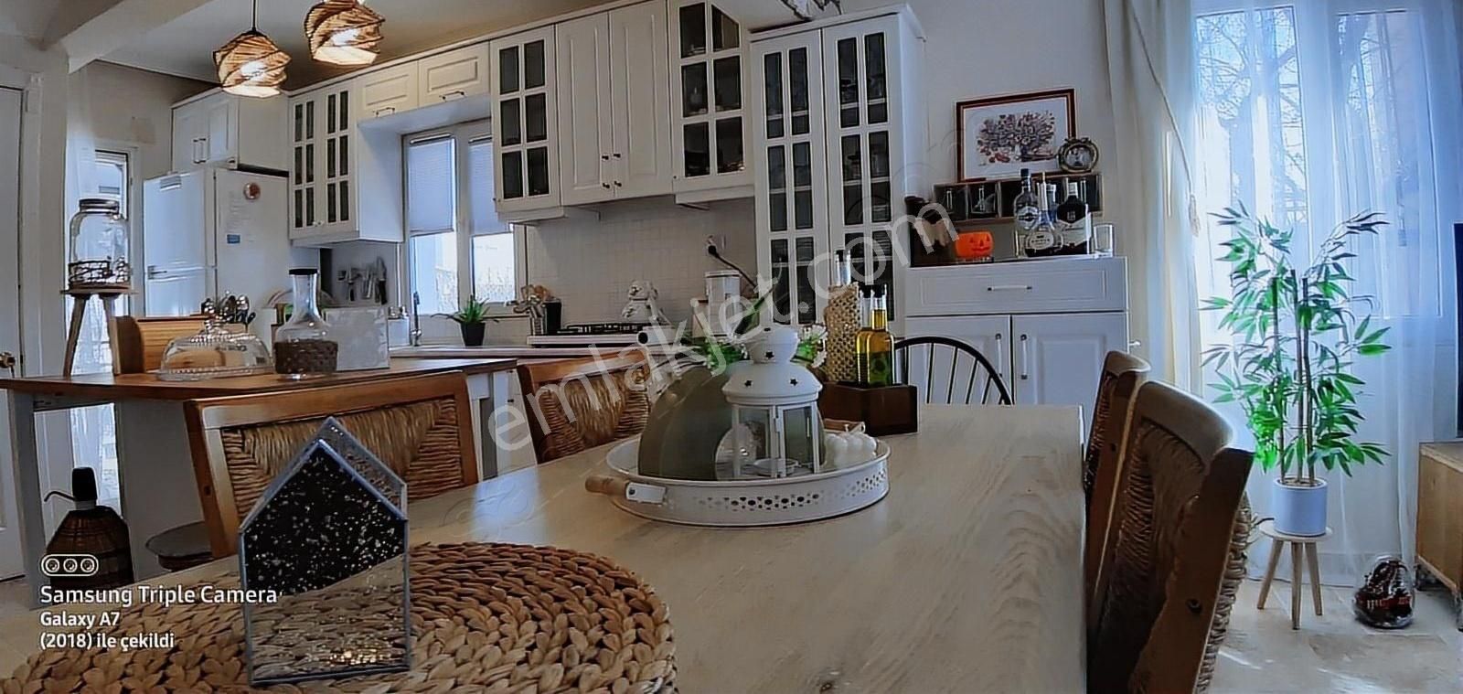 Çandarlı Olgu Sitesinde Komple Yenilenmiş Eşyalı Villa - Görsel 3