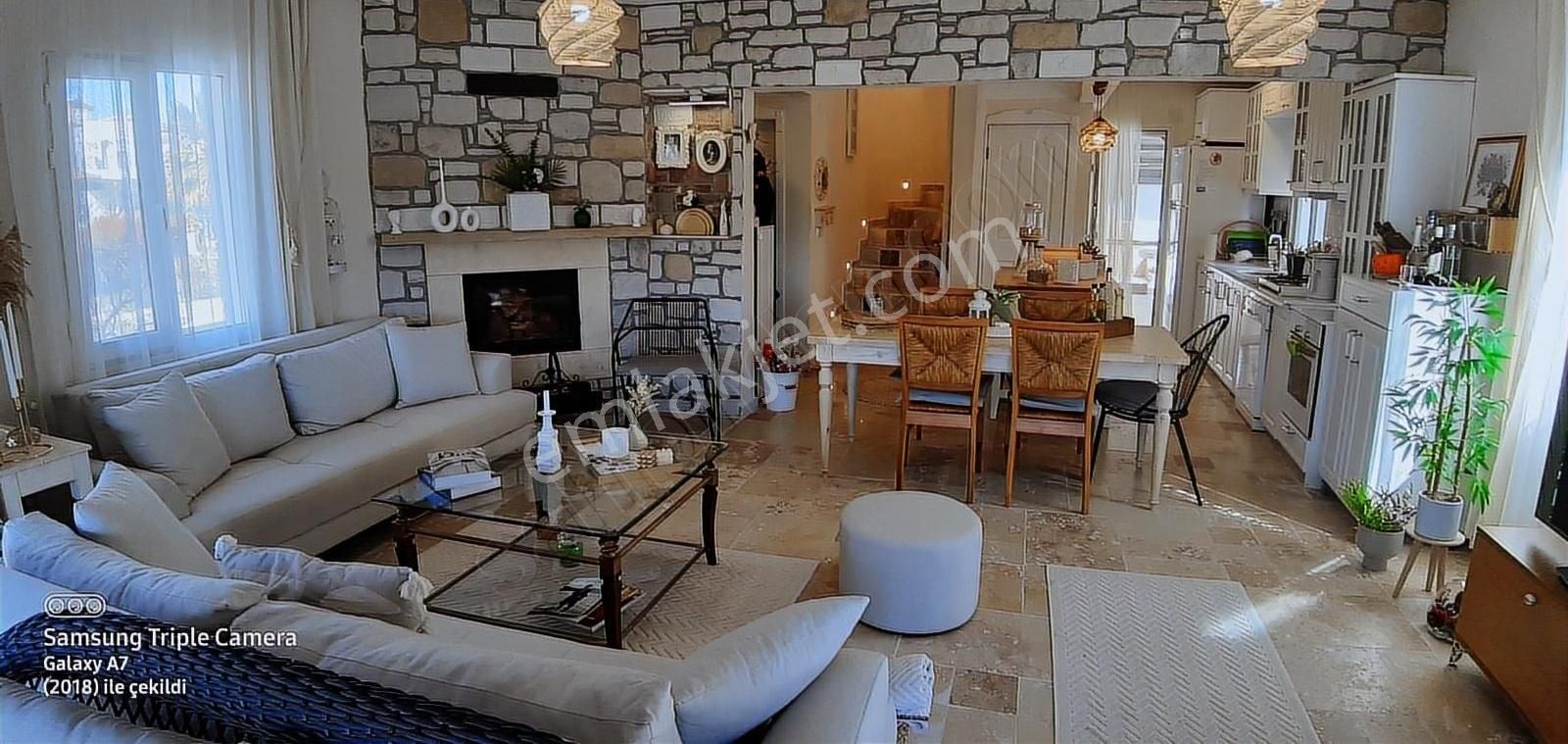 Çandarlı Olgu Sitesinde Komple Yenilenmiş Eşyalı Villa - Görsel 30