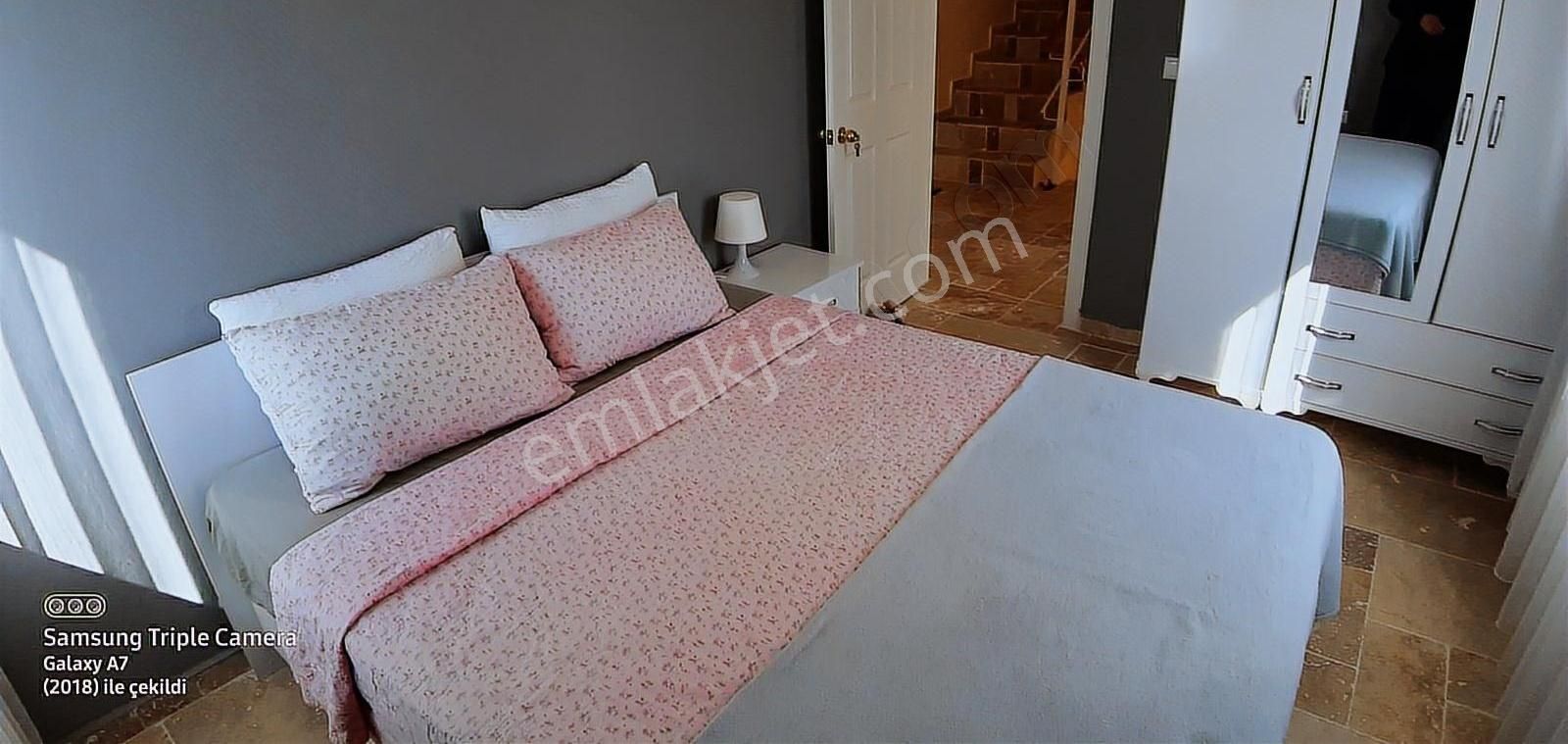 Çandarlı Olgu Sitesinde Komple Yenilenmiş Eşyalı Villa - Görsel 7