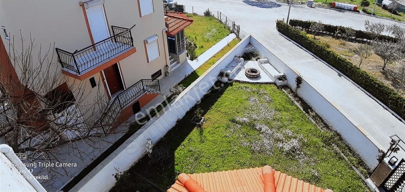 Çandarlı Olgu Sitesinde Komple Yenilenmiş Eşyalı Villa - Görsel 23