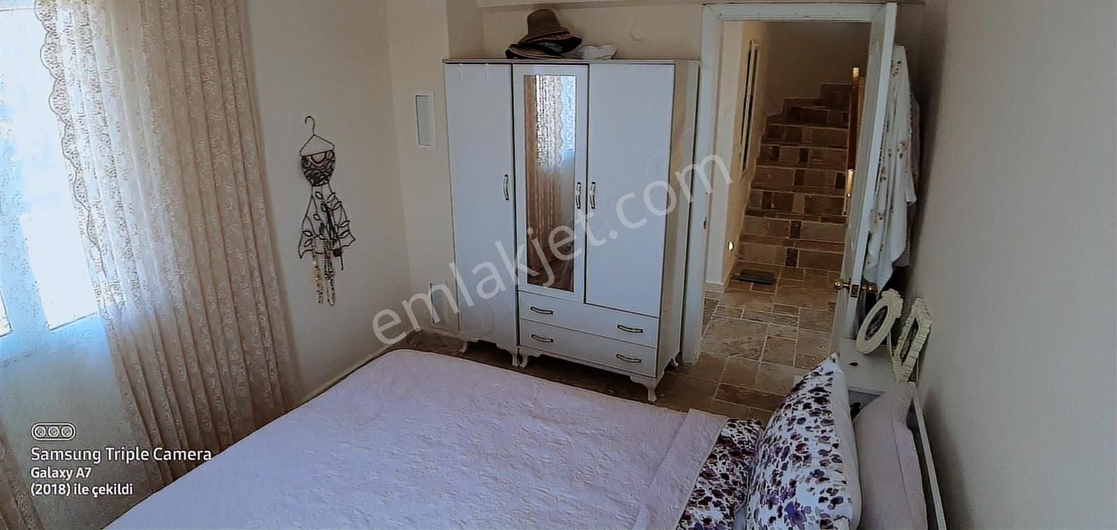 Çandarlı Olgu Sitesinde Komple Yenilenmiş Eşyalı Villa - Görsel 26