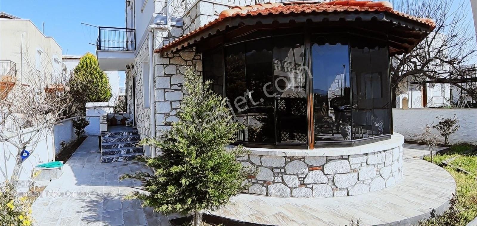 Çandarlı Olgu Sitesinde Komple Yenilenmiş Eşyalı Villa - Görsel 22
