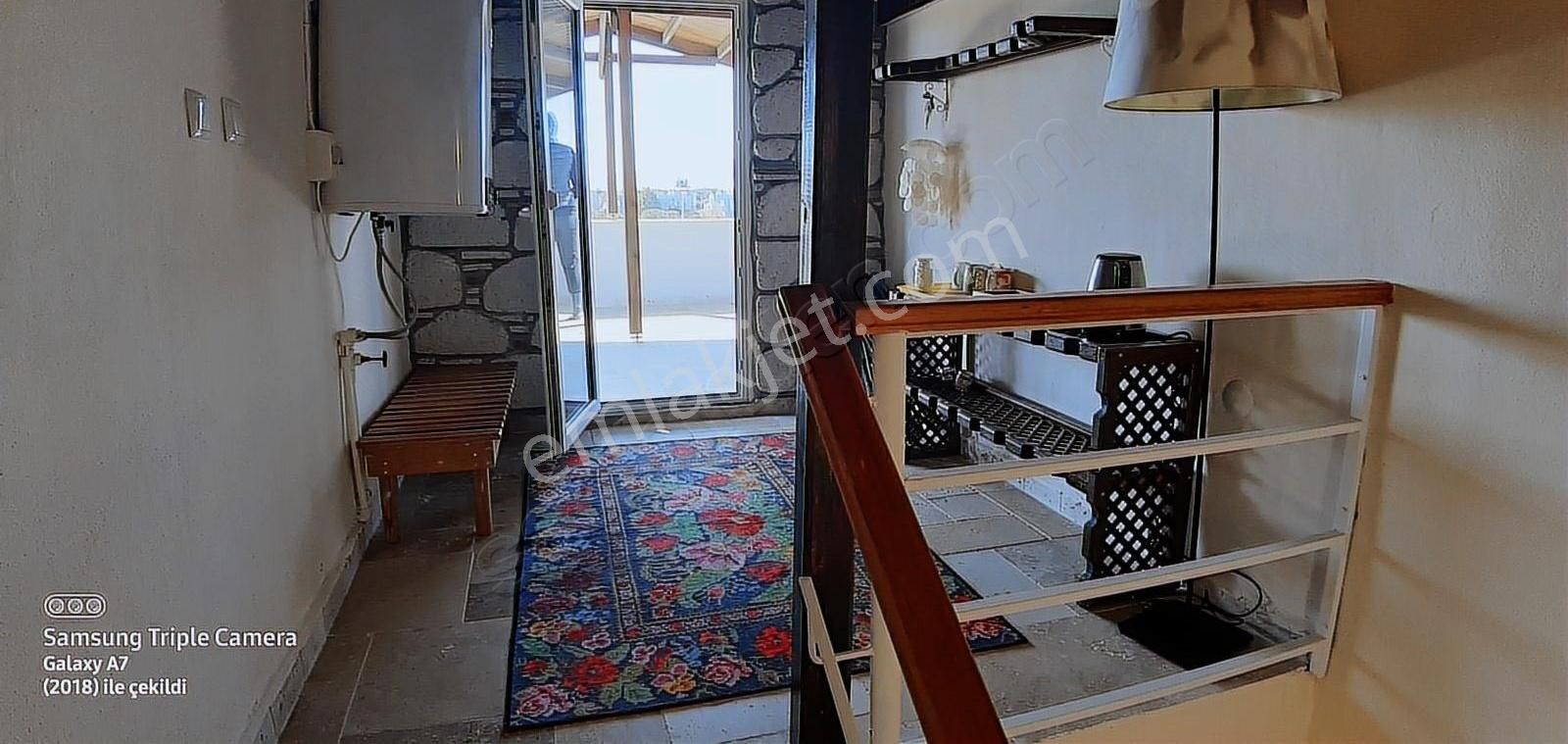 Çandarlı Olgu Sitesinde Komple Yenilenmiş Eşyalı Villa - Görsel 34