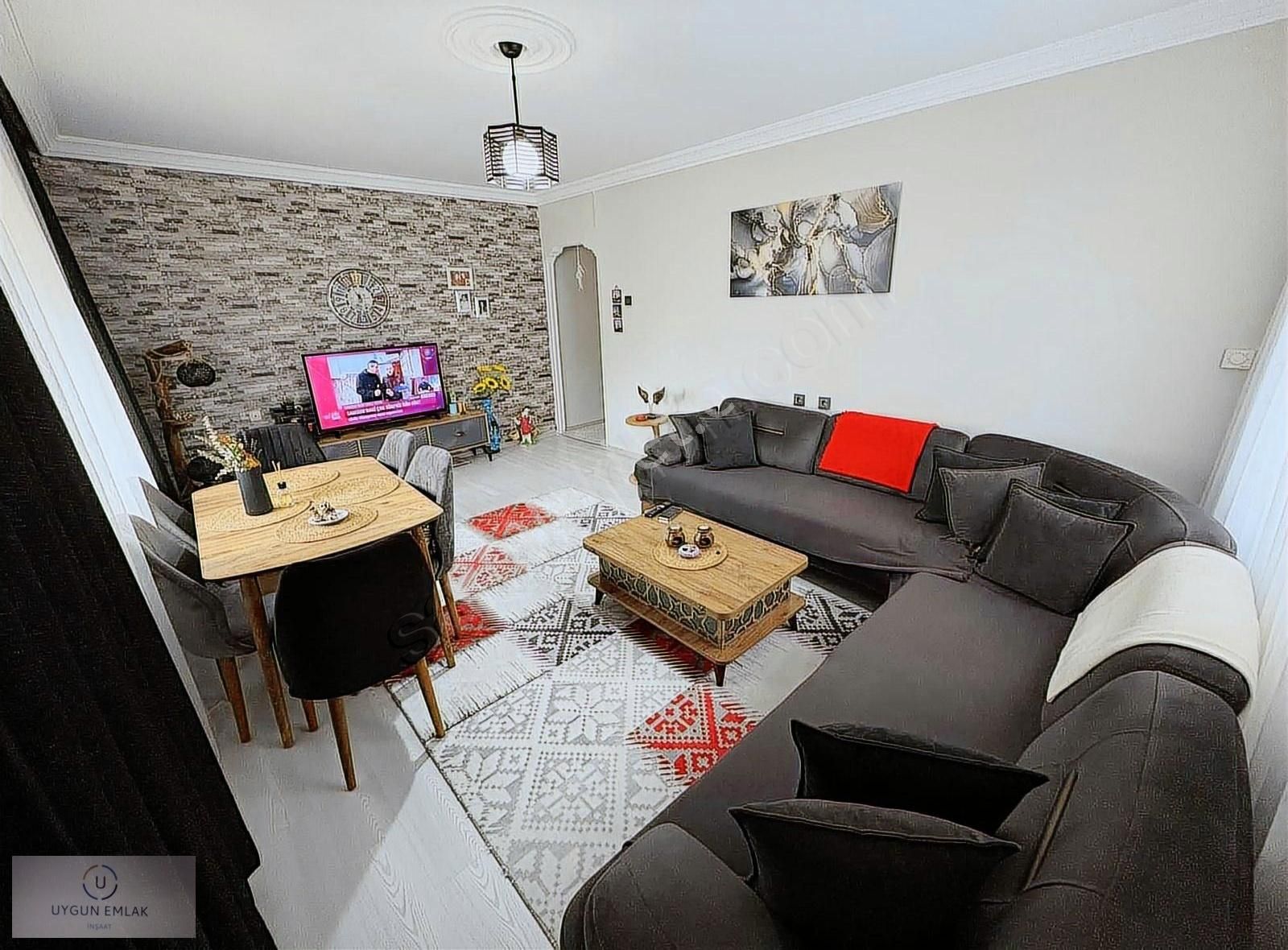Buca İşçi Evleri Barış Mah.'de 3+1 130 M2 Bakımlı Satılık Daire