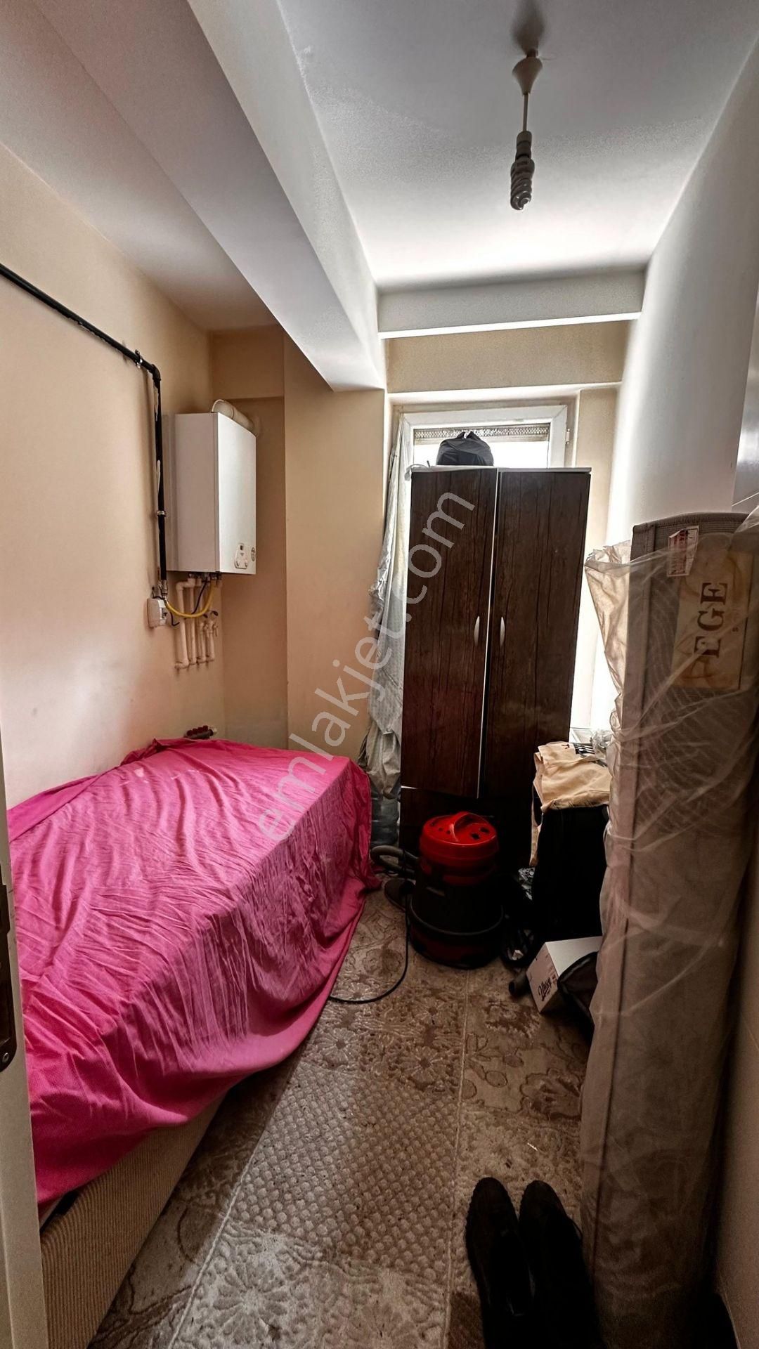 Sütlüce Mh , Satılık 1+1 Ayrı Mutfaklı Apart, Anadolu Üni Yakını, Cuma Pazarı Mevkiğinde Bulunan ,