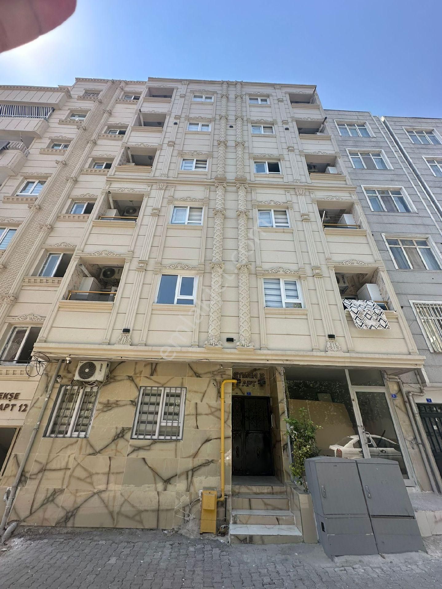 İzol Gayrimenkuldan Eşyalı Satılık 1+1 Daire Teraslı