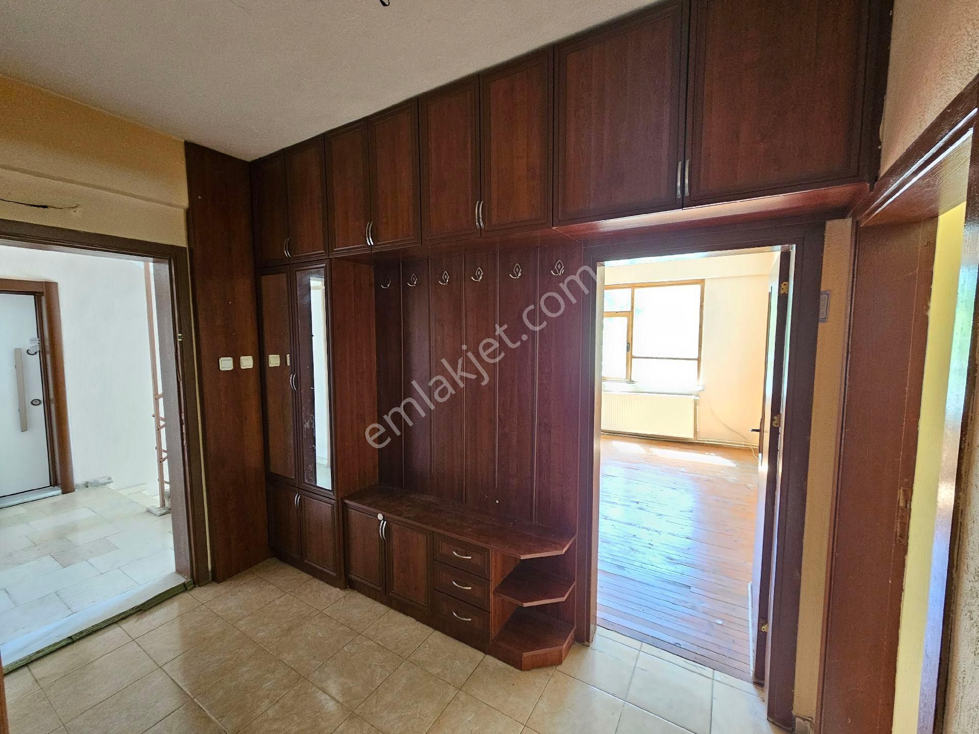 Veysel Karani Caddesi Üzeri Kiralık 3+1 Bireysel Kombili Daire