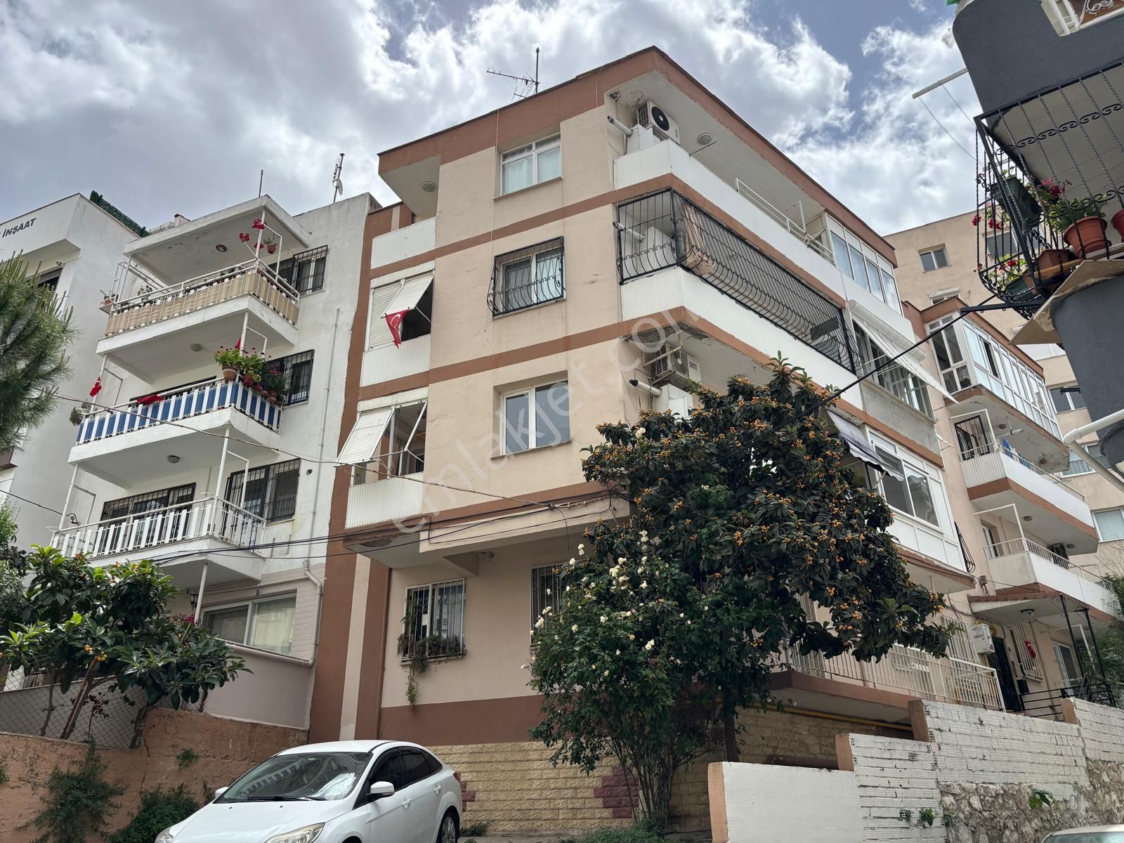 İstinye Park Avm Yakını 3+1 Özel Otoparklı Ara Kat D.gazlı Daire