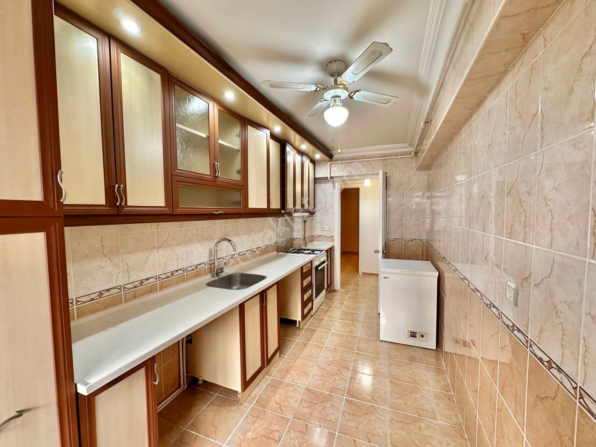 Merkez Efendi Mahallesi 🏡 ✅3+1 120 M2 5 Katlının 3 Katı ❇️ Kapalı Mutfak