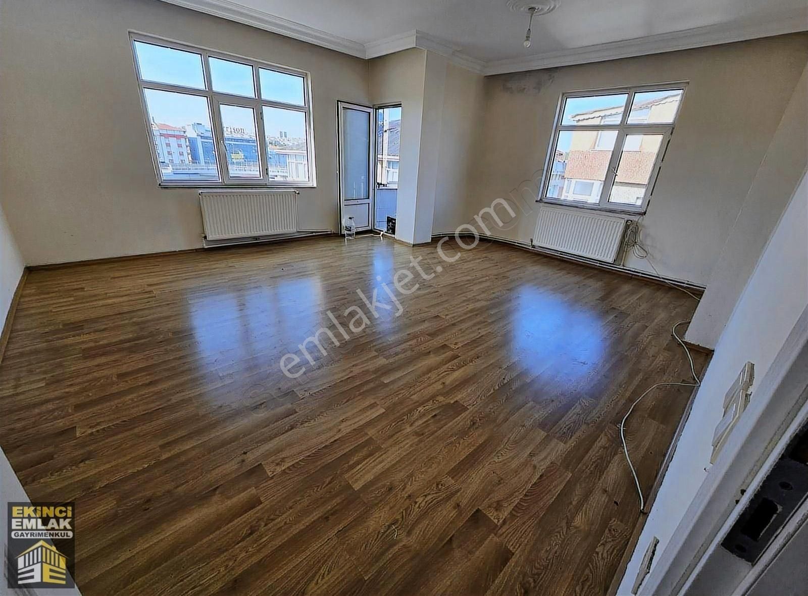 Ekinci Emlaktan Satılık 3.kat Daire 120m² Köşe Başı Çift Balkonl