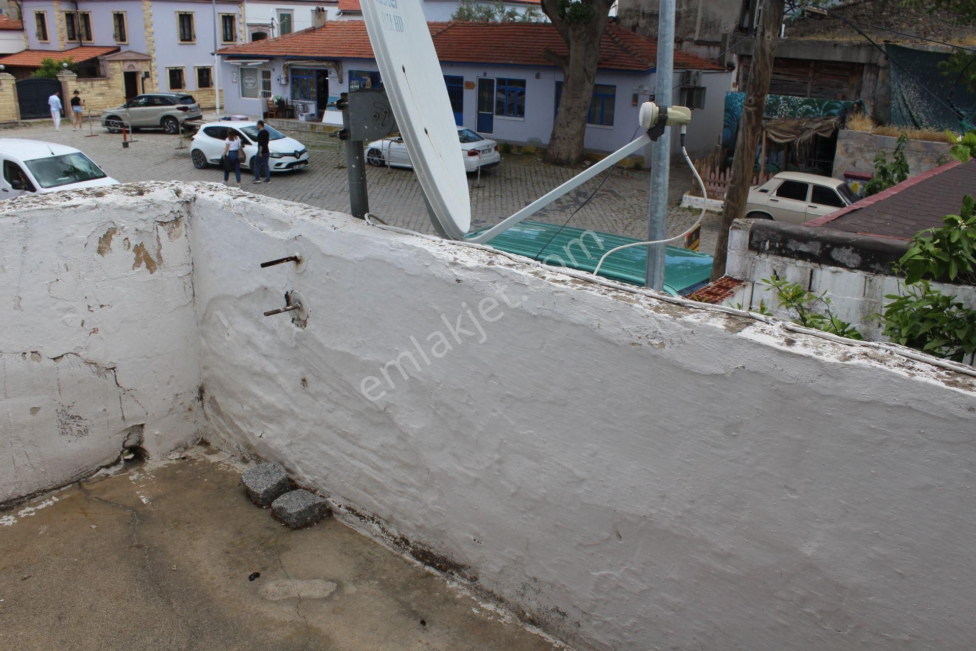 Premar Ayvada'dan Ayvalık Merkez'de 2 Katlı Avlulu 2+1 Taş Rum Evi - Görsel 25