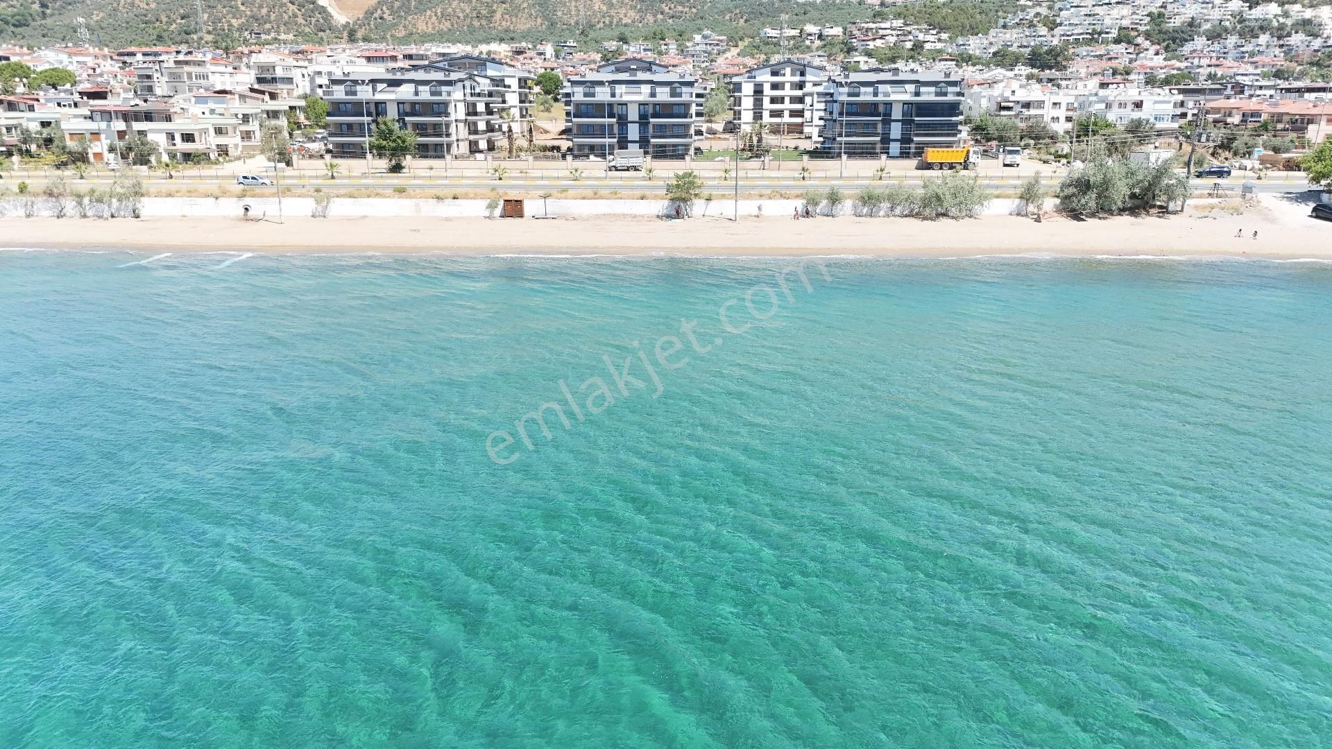Altınoluk'ta Denize Sıfır Sitede Havuzlu Sıfır Daire