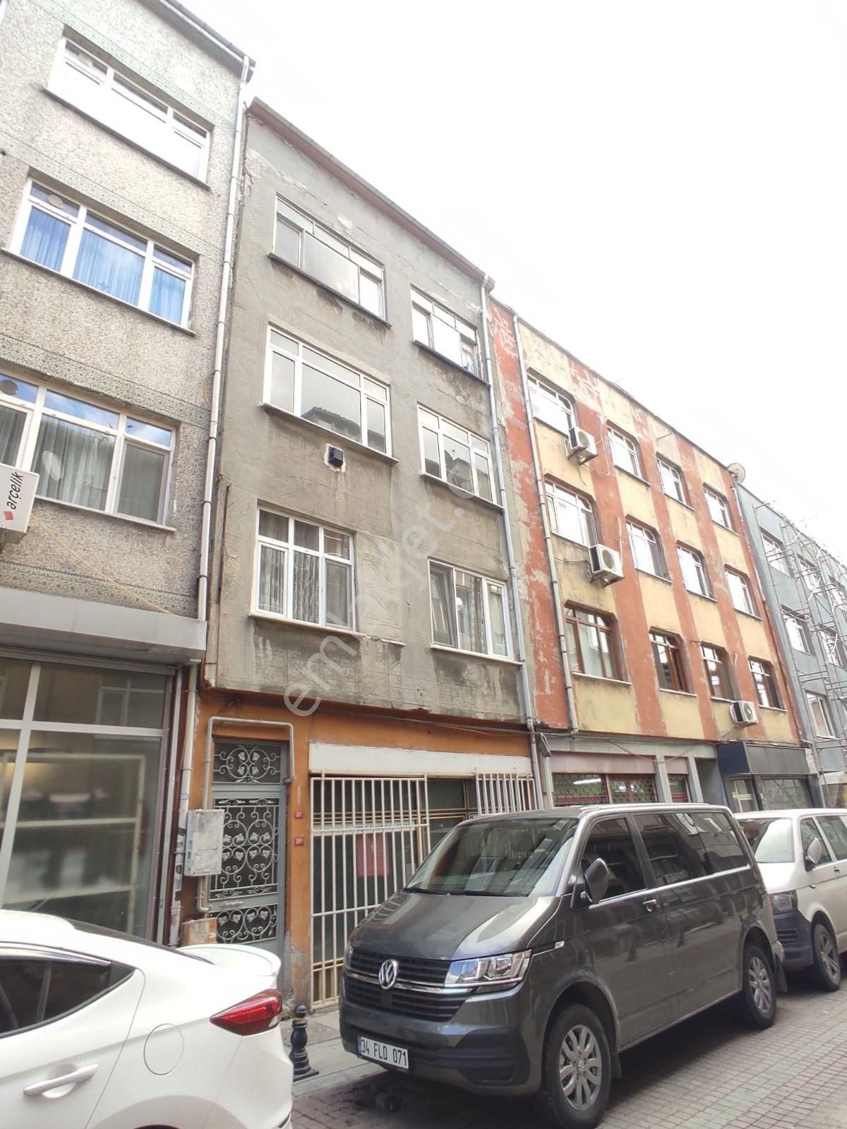Bayrampaşa Altıntepsi Mahallesinde İstiklal Caddesinde 5 Katlı Satılık Kupon Bina