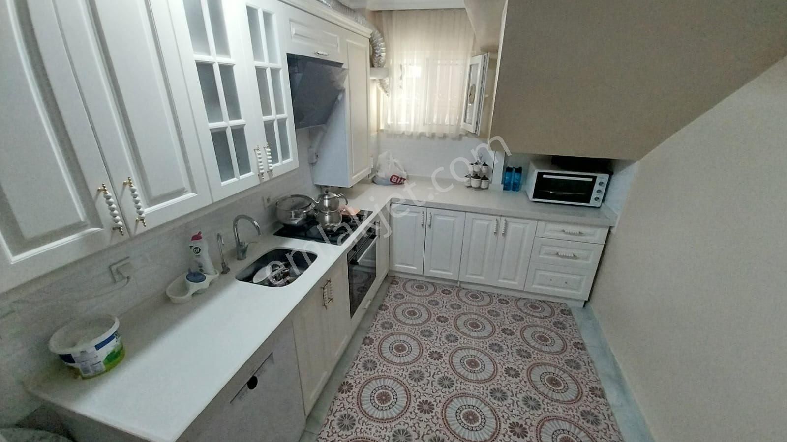 Sefaköy İnönü Mahallesi Satılık 2 + 1 Bahçe Kat