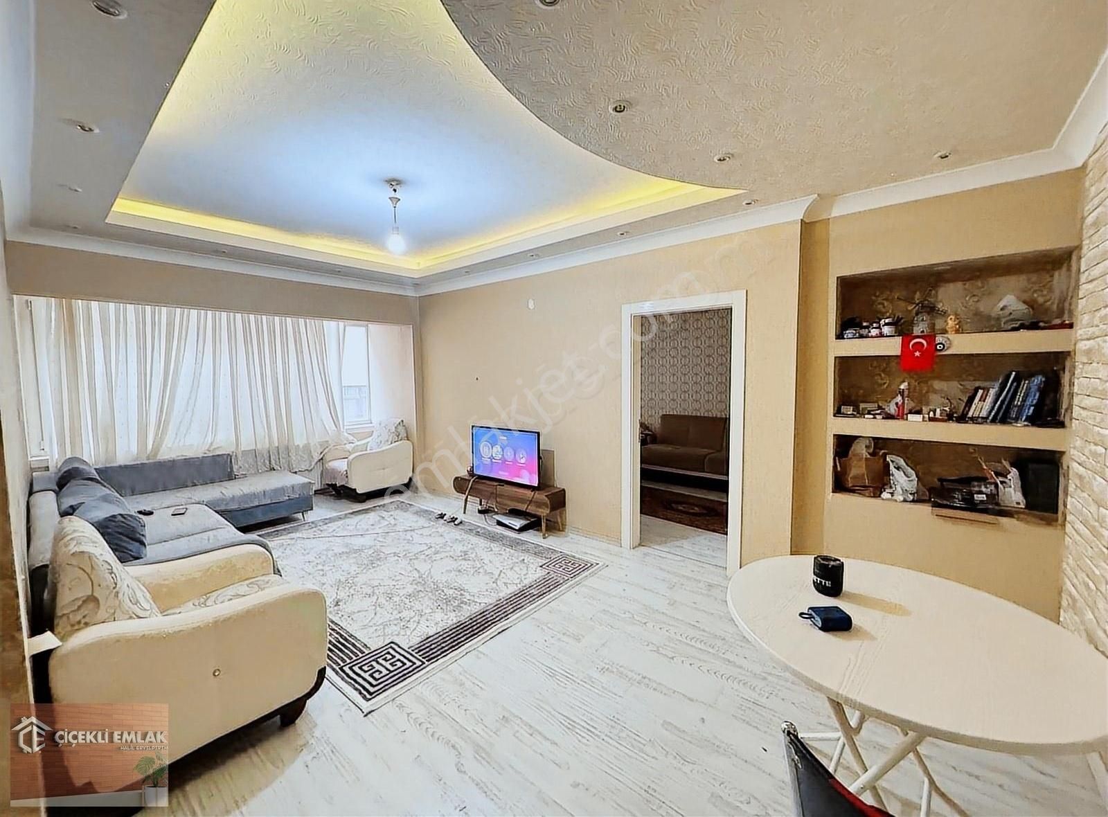 A.eğlence'de 3+1 Orta Kat 1 Bağımlı Lüks Yapılı Ana Cadde Yakını