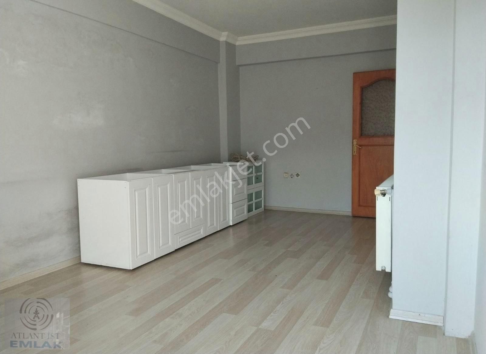 Kayışdağı Son Durakta 3+1 3.kat 100m2 Balkonlu Daire