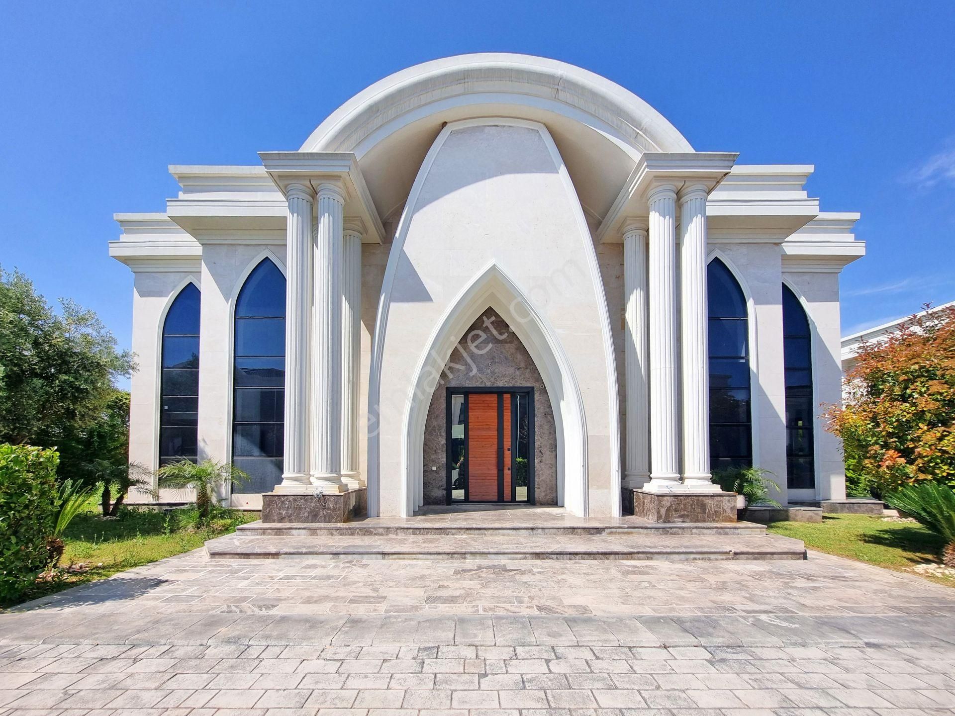 Gökhan Üçgün'den Château D'or Sitesi'nde Sıradışı 1024 M² Konak - Görsel 3