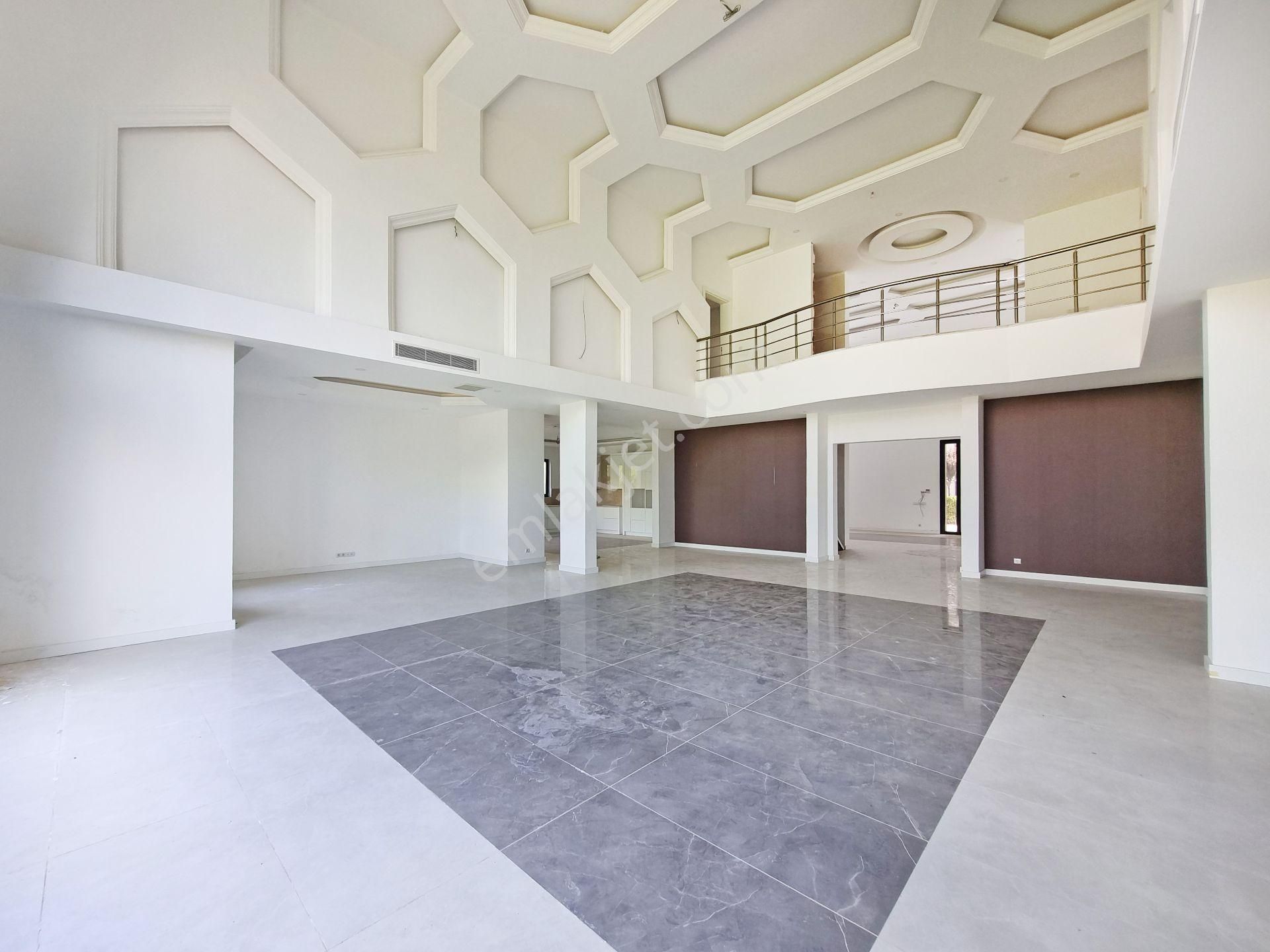 Gökhan Üçgün'den Château D'or Sitesi'nde Sıradışı 1024 M² Konak - Görsel 7