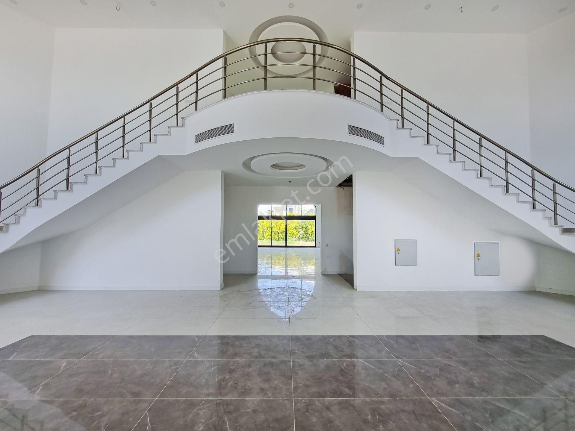 Gökhan Üçgün'den Château D'or Sitesi'nde Sıradışı 1024 M² Konak - Görsel 13