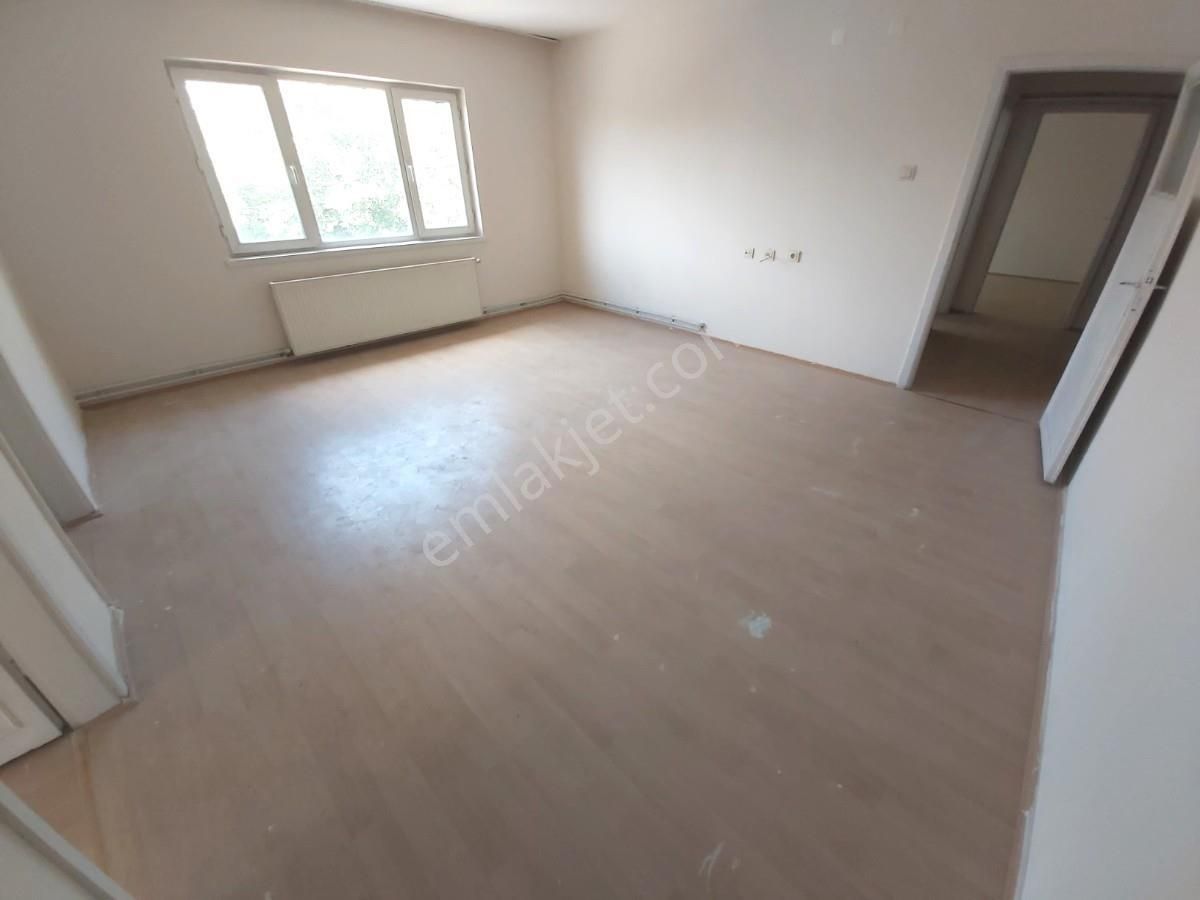 Sincan Mareşal Çakmak Mah 3+1 Katta Ön Cephe Daire