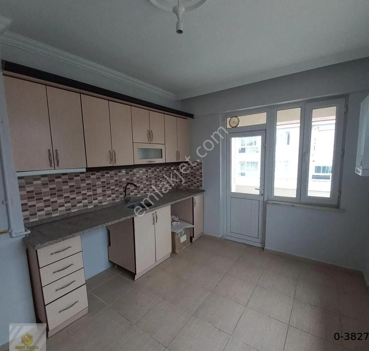 Çamlıca Mahallesinde Ulusal Egemenlık Bulvarı Yakını Satılık 2+1 Daire