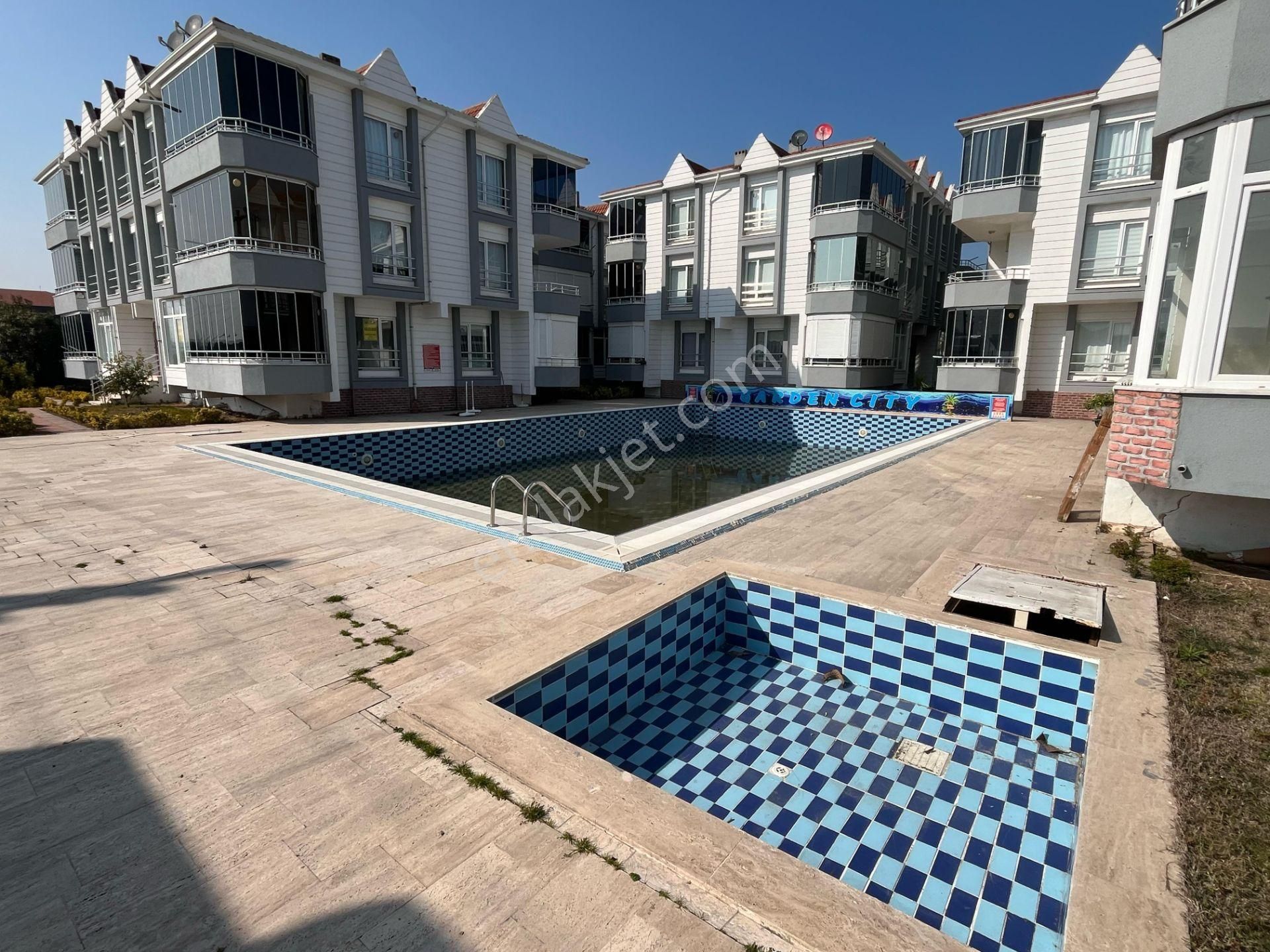 🔥 Havuz Keyfi Sizi Bekliyor! Havuzlu Sitede 2+1 Daire Fırsatı 💥🌊