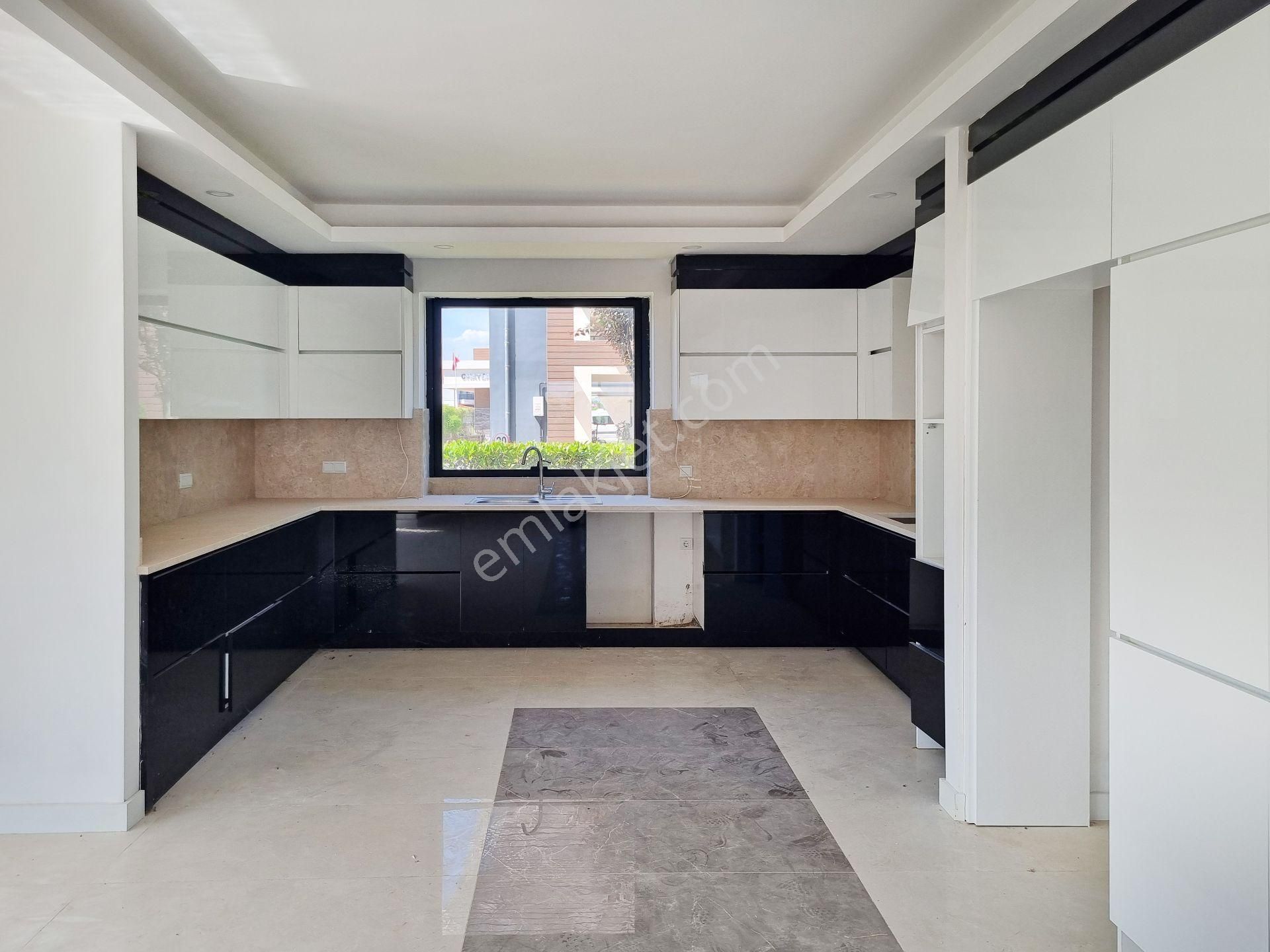 Gökhan Üçgün - Château D'or Sitesi'nde Eşsiz Tam Müstakil Villa - Görsel 7