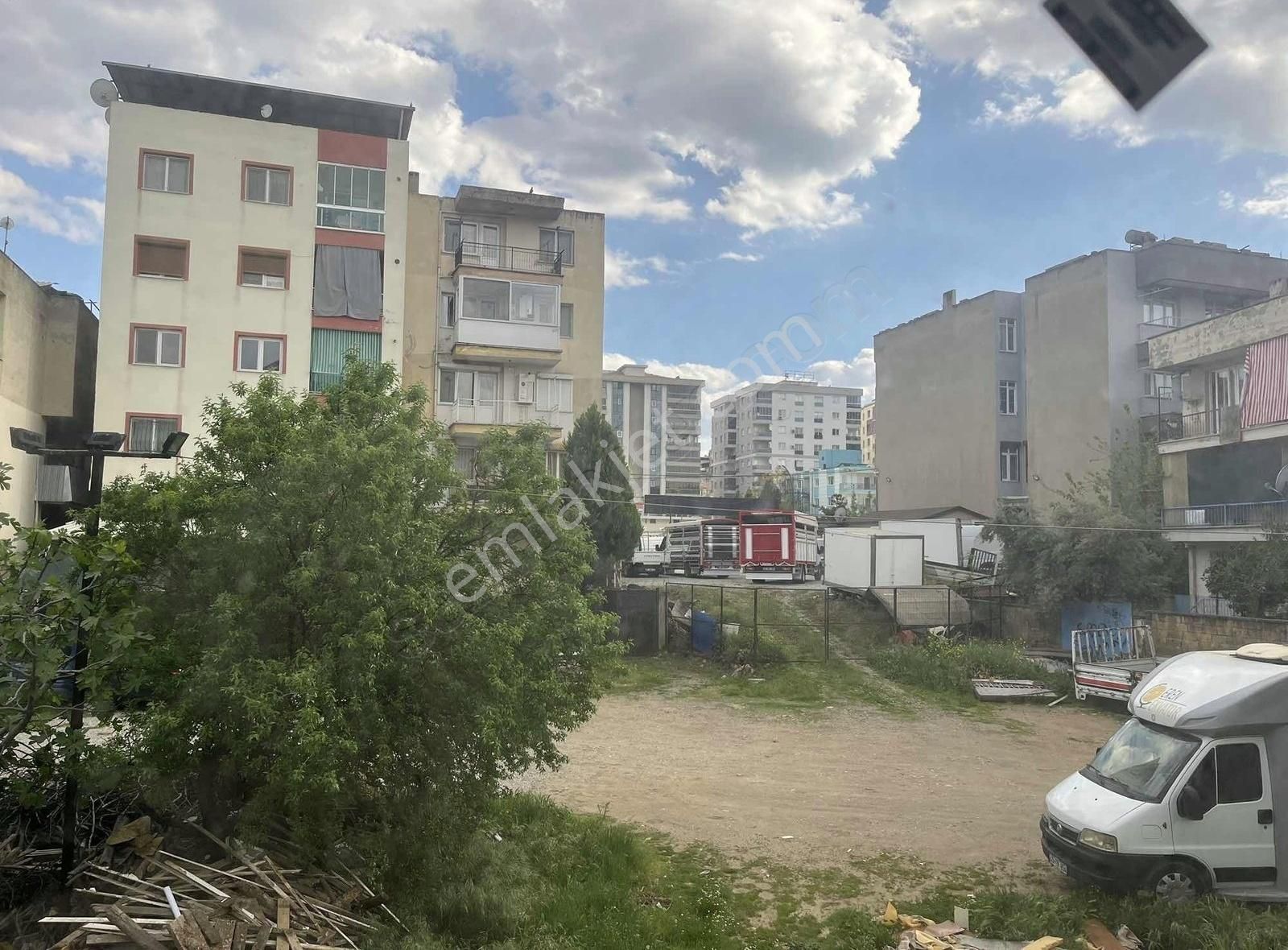 Turgutlu Acarlar Mh Satılık Otoparklı 3+1