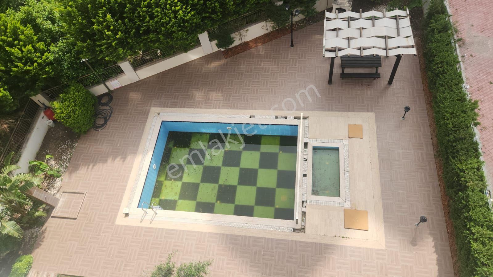 Konyaaltı Liman Mahalesinde Havuz Jakuzi Sauna Spor Salonlu Süper Lüx 4+1 Dublex