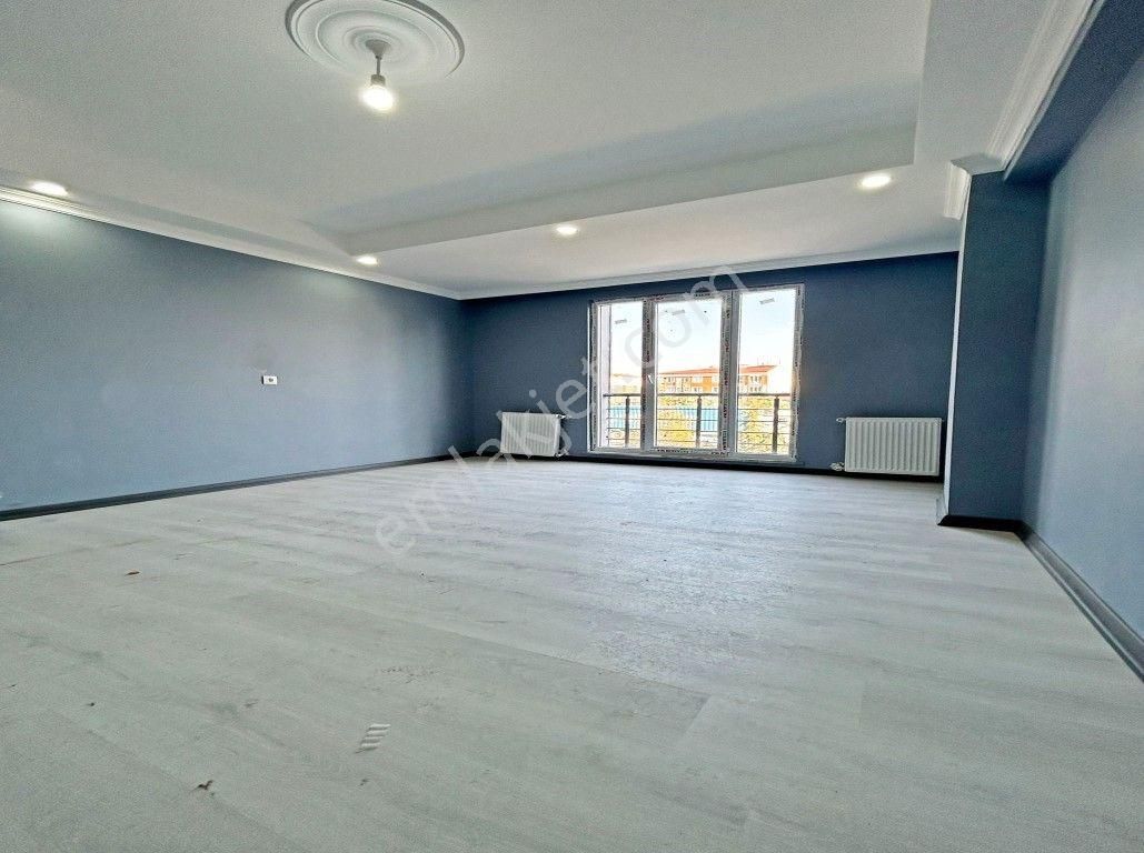 Başkent Yapı'dan Göl Manzaralı 3+1 Ebeveyn Banyolu Daire