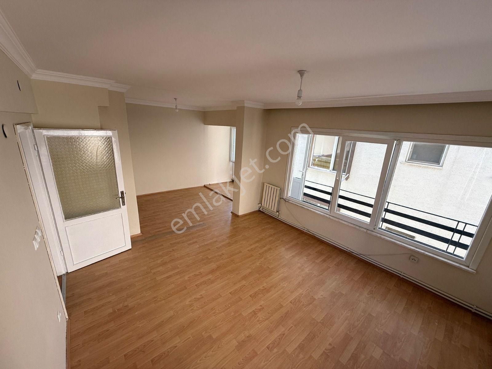 Çınarcık Taşliman Mh.'de Sahile 2.binada,masrafsız, / 2+1/ 80m2/ 3.kat/ Satılık Daire