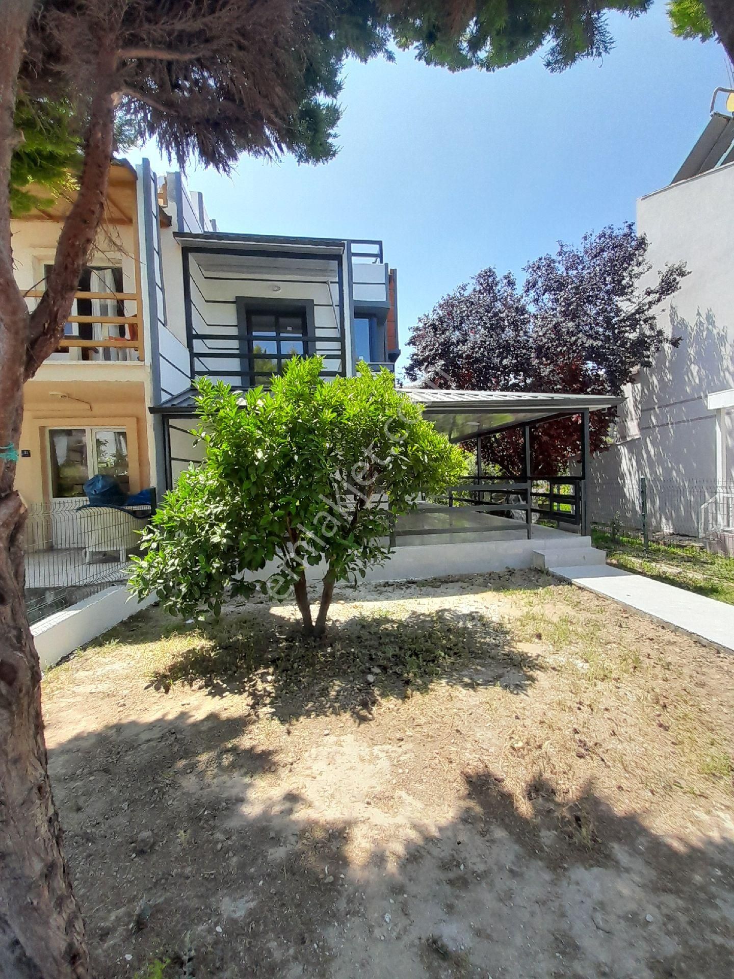 Kuşadası Davutlar Sahilinde Denize 400 Metre Masrafsız Yazlık