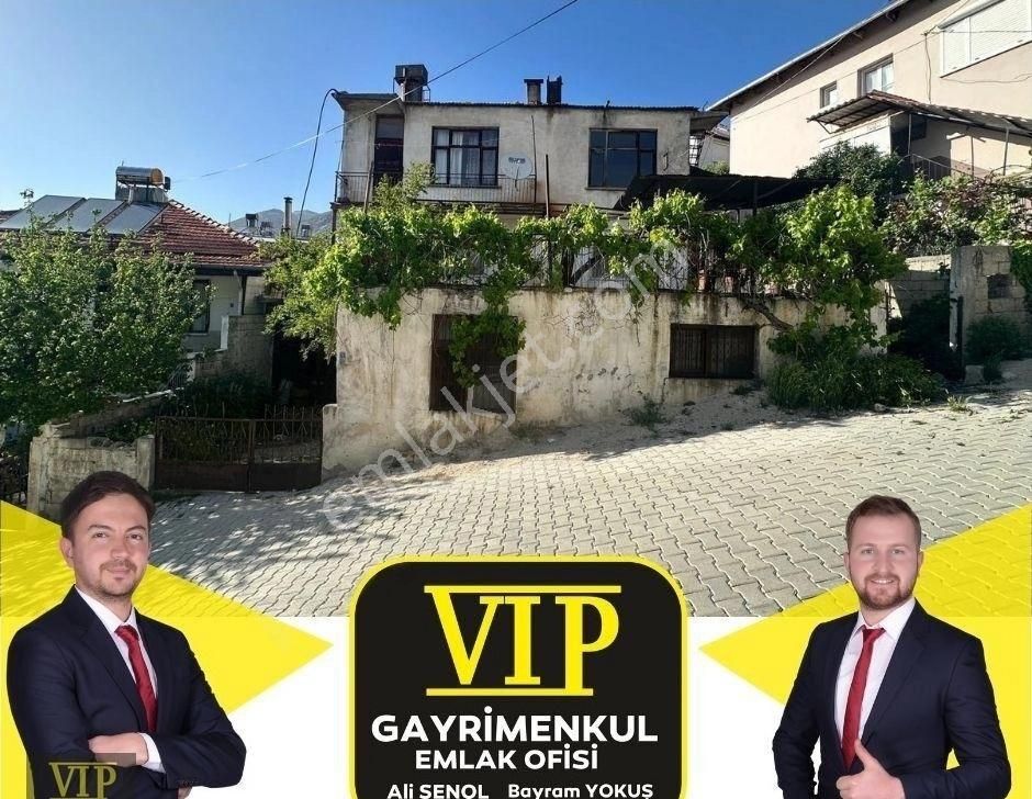 Vıp Gayrimenkul Den Merkezde, Yeşil Camii Arkasında 3 Katlı Ev