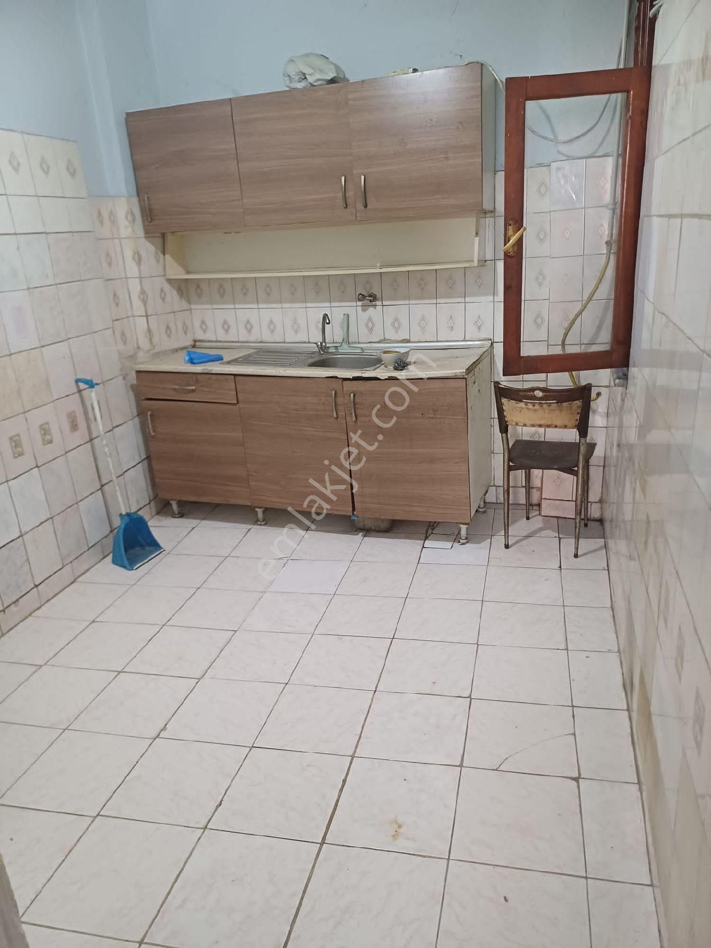 Serdar Emlak'tan Kiralık 1+1 Kat 1