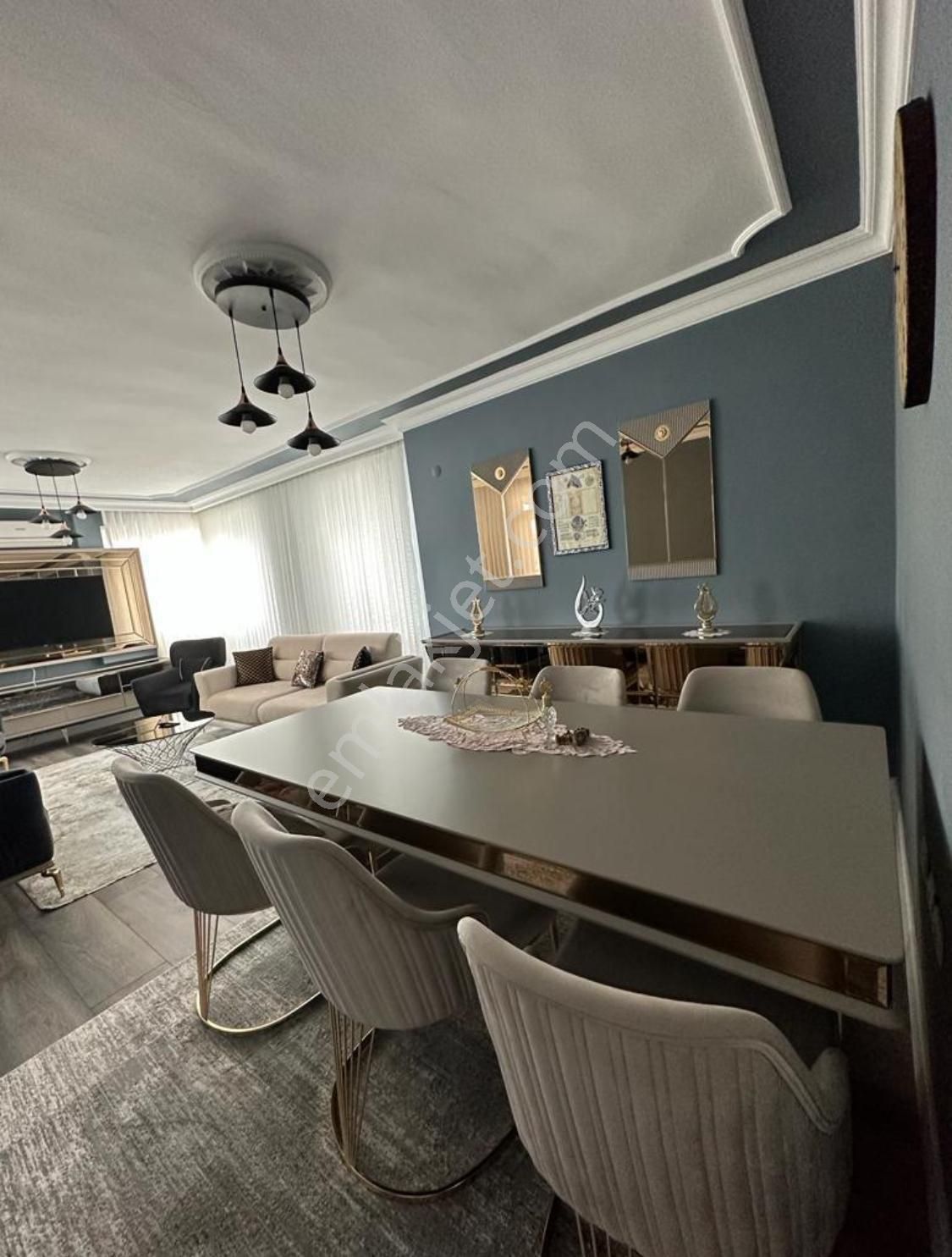 Konyaaltı Liman Mahallesinde Havuzlu Geniş Kulanışlı 3+1 Daire