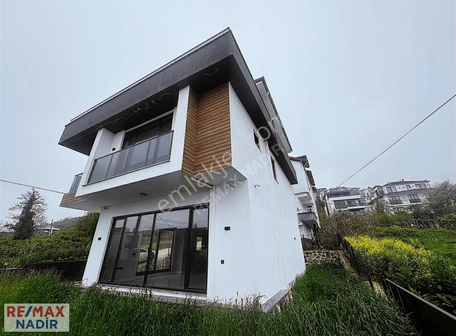 Burunucunda Panaromik Deniz Ve Doğa Manzaralı Tripleks Villa