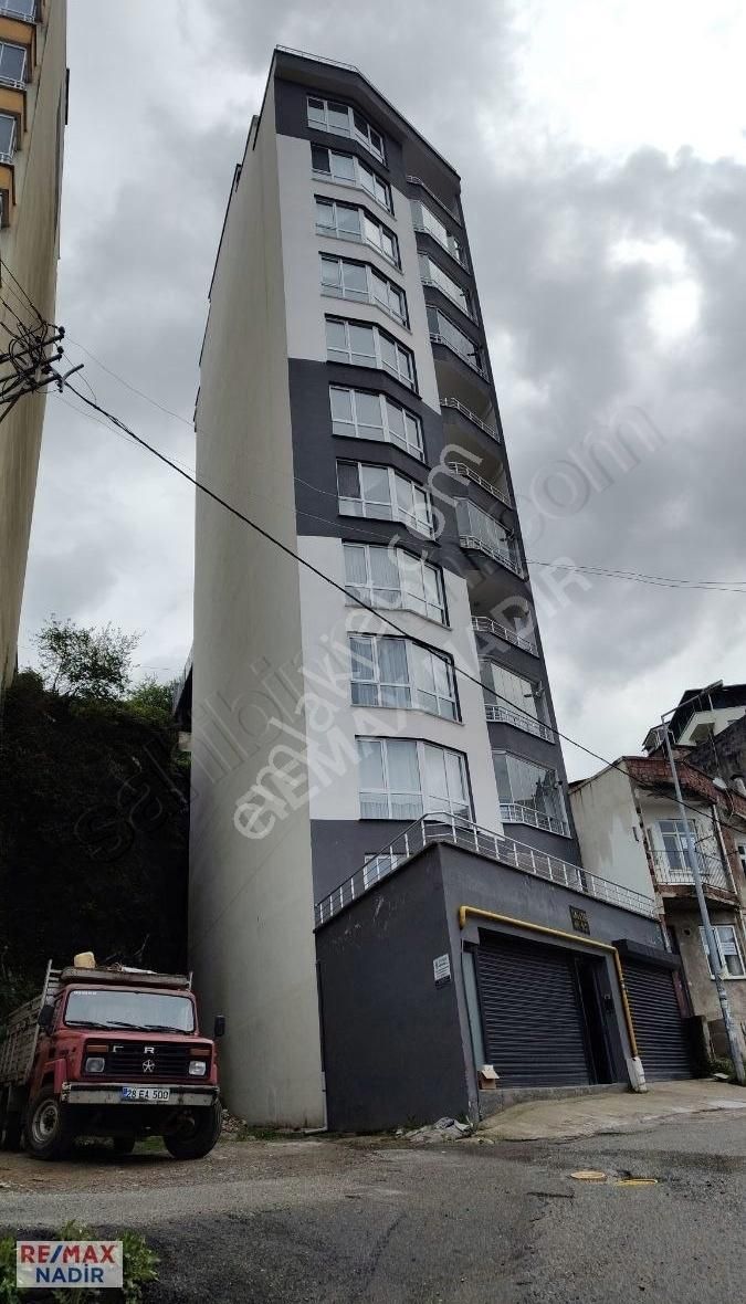 Remax'ten Gazi Cad. Yakını Kale Deniz Manzaralı 5+1 Çatı Dublex