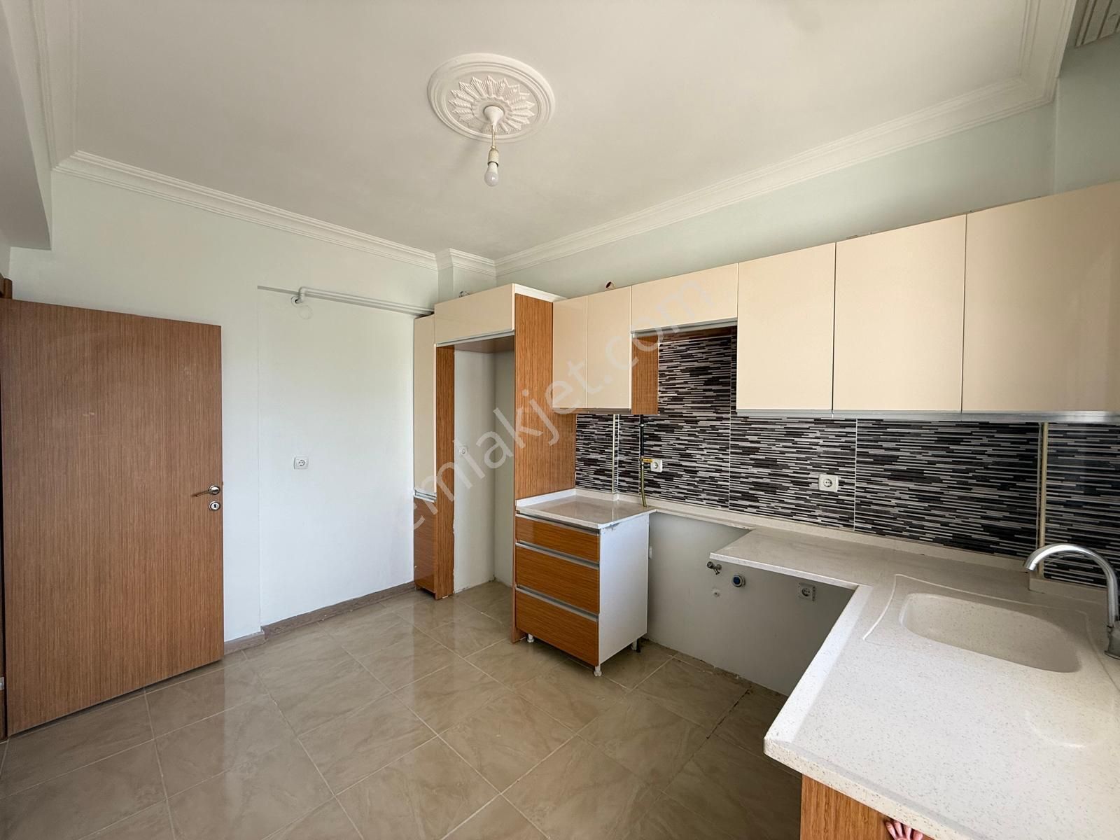 Prestij Gayrimenkul'den Beyazşehir Akevler'de 3+1 Ara Kat Satılık Daire