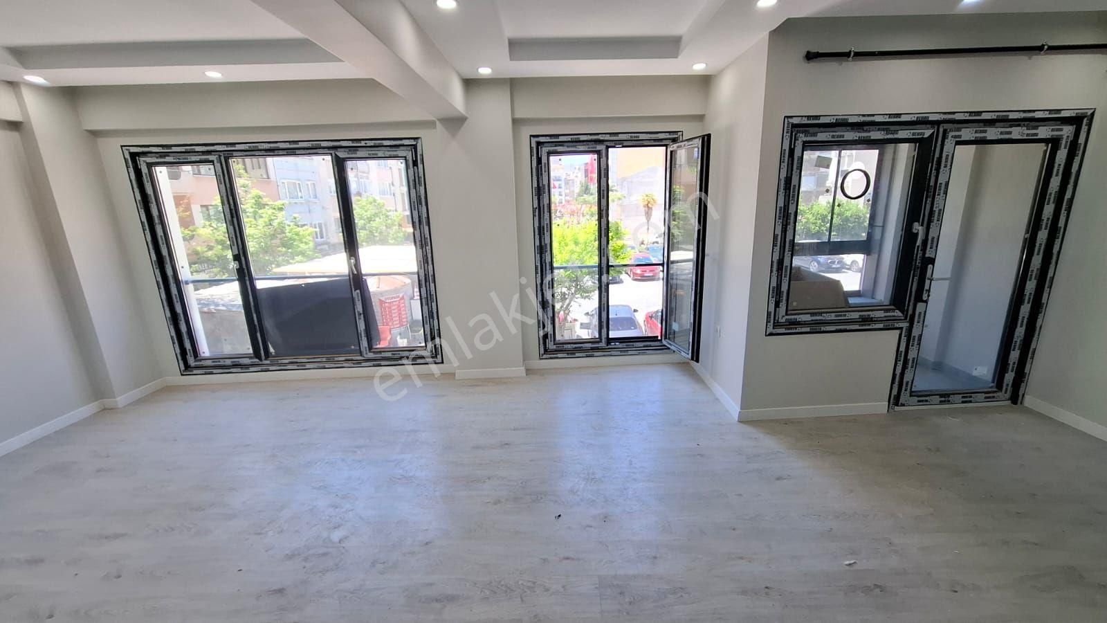 Bakırköy Merkezde Cadde Üstü - Görsel 5