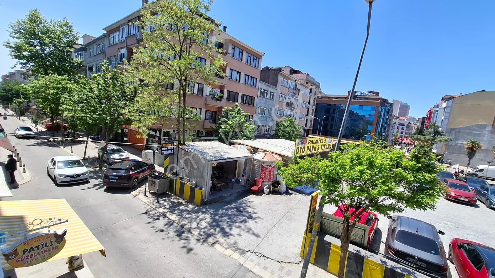 Bakırköy Merkezde Cadde Üstü - Görsel 7