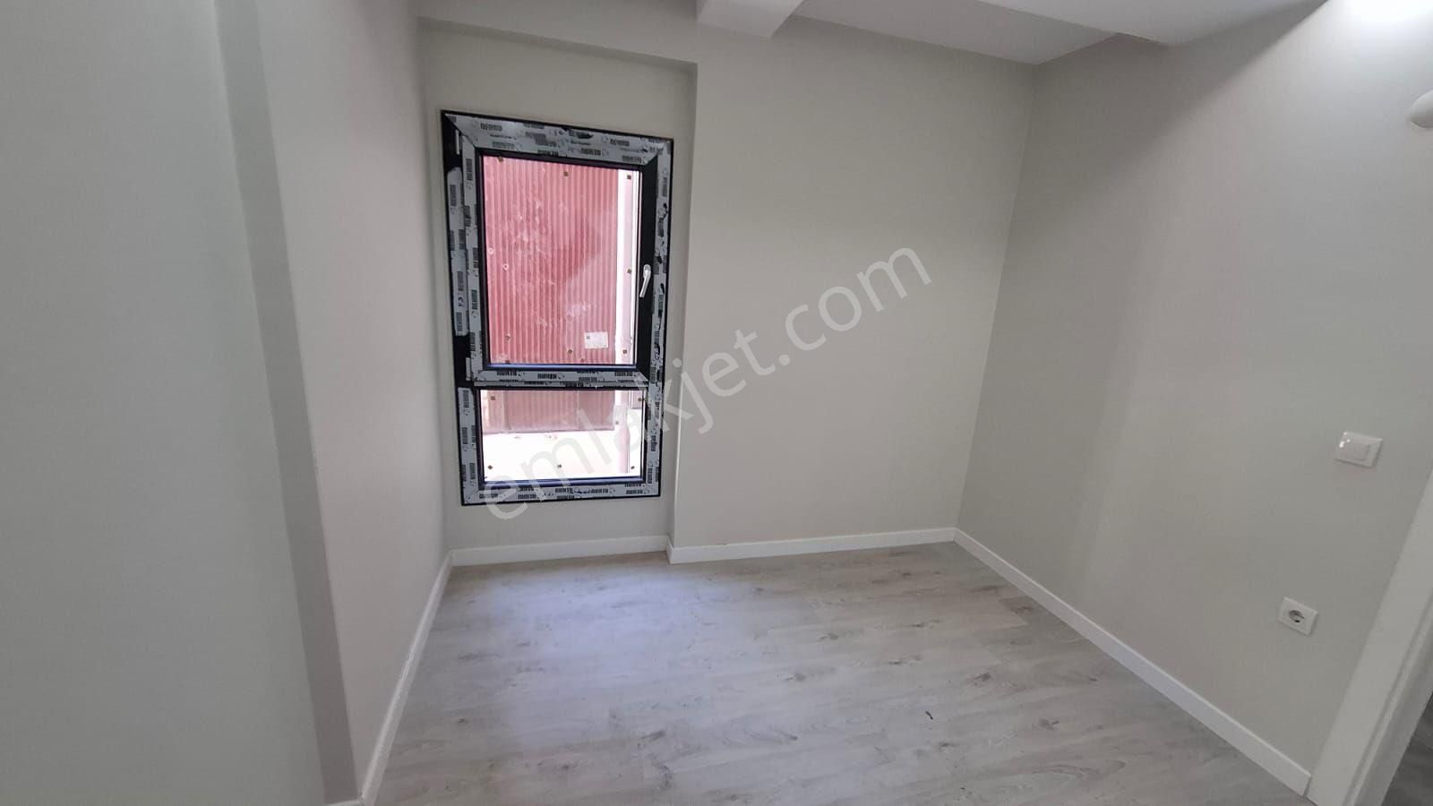 Bakırköy Merkezde Cadde Üstü - Görsel 12