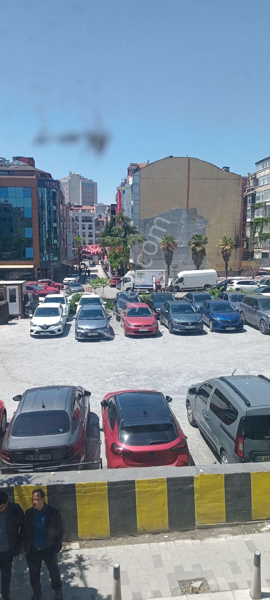 Bakırköy Merkezde Cadde Üstü - Görsel 31