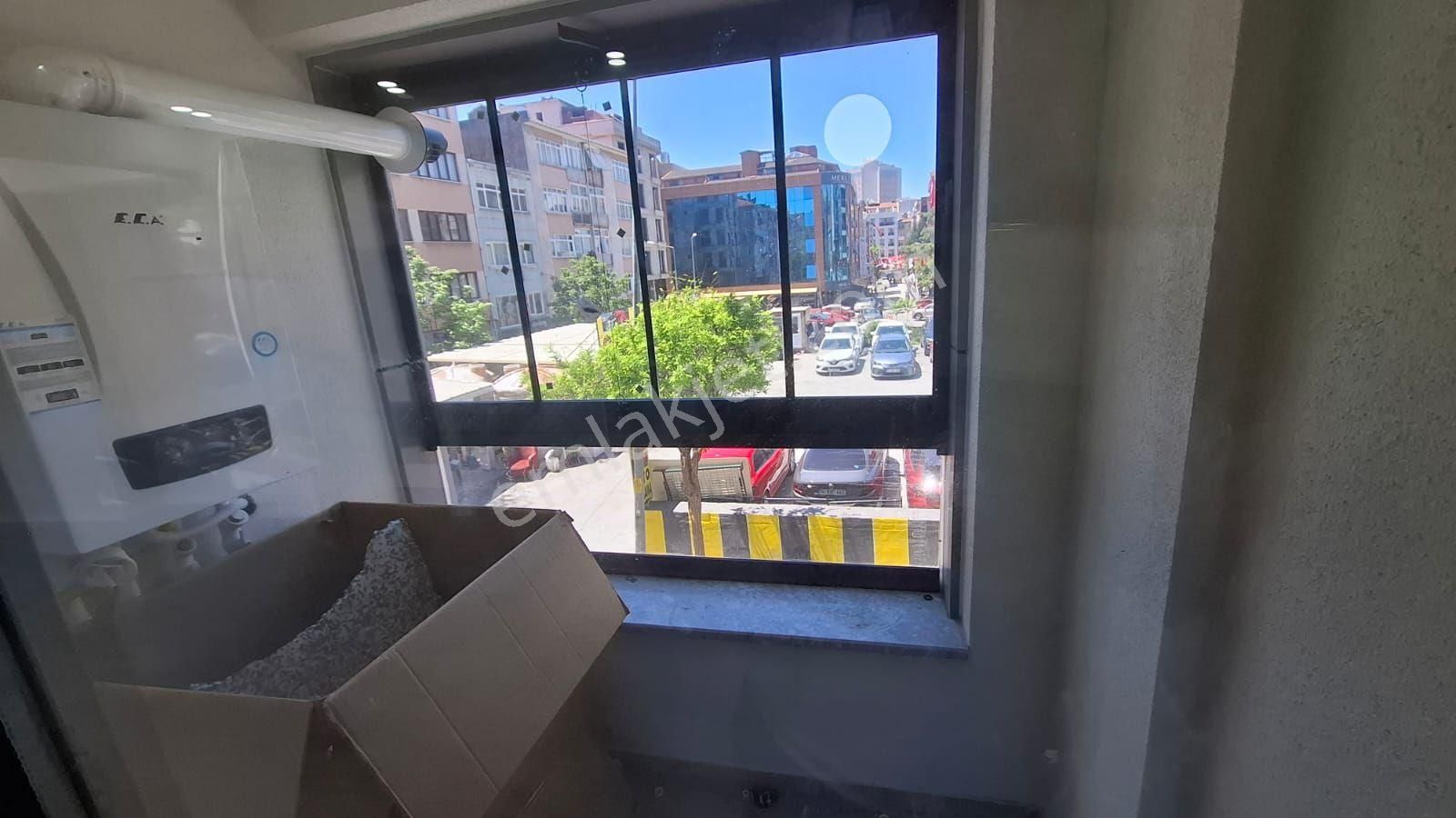 Bakırköy Merkezde Cadde Üstü - Görsel 6